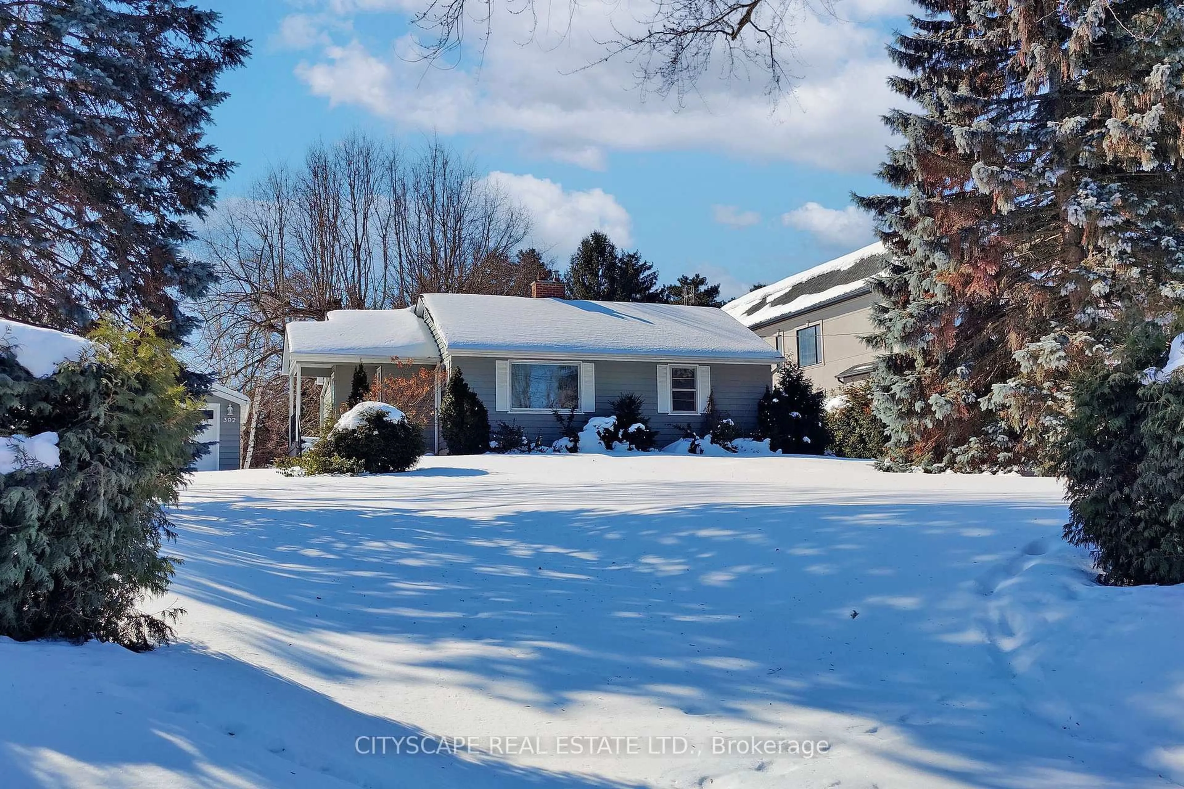 A pic from outside/outdoor area/front of a property/back of a property/a pic from drone, street for 392 Fourth Line, Oakville Ontario L6L 5A4