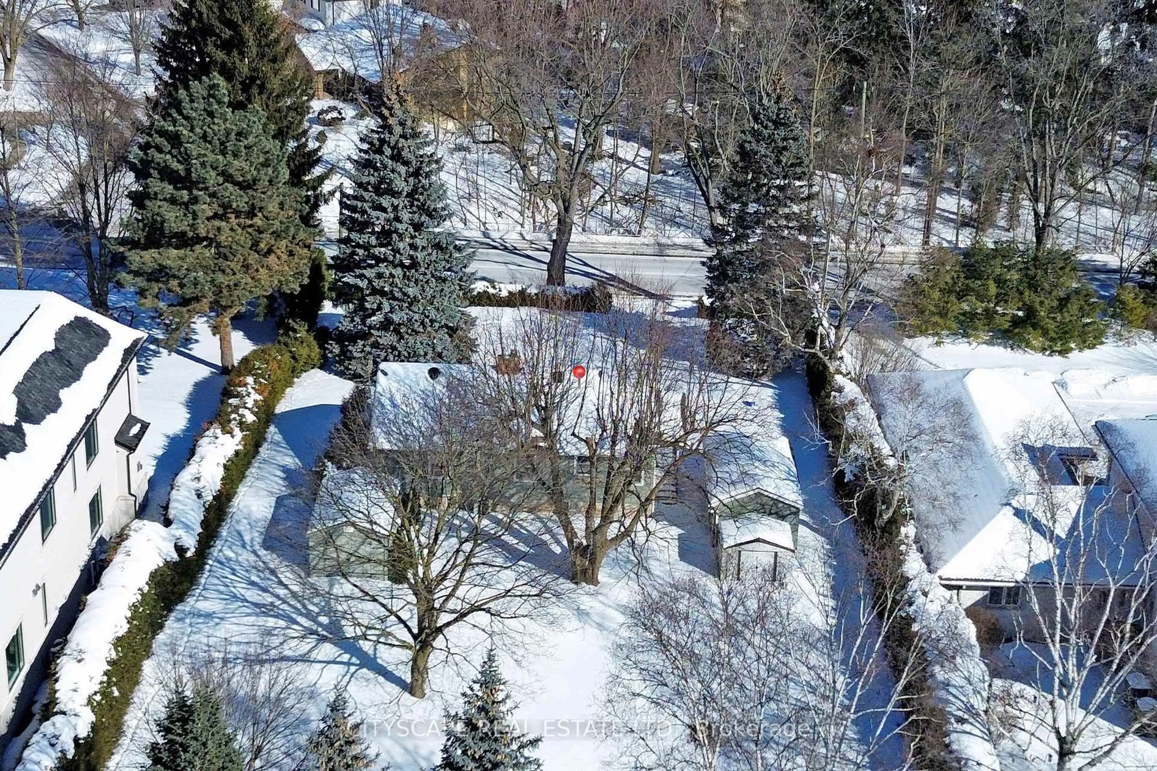 A pic from outside/outdoor area/front of a property/back of a property/a pic from drone, unknown for 392 Fourth Line, Oakville Ontario L6L 5A4