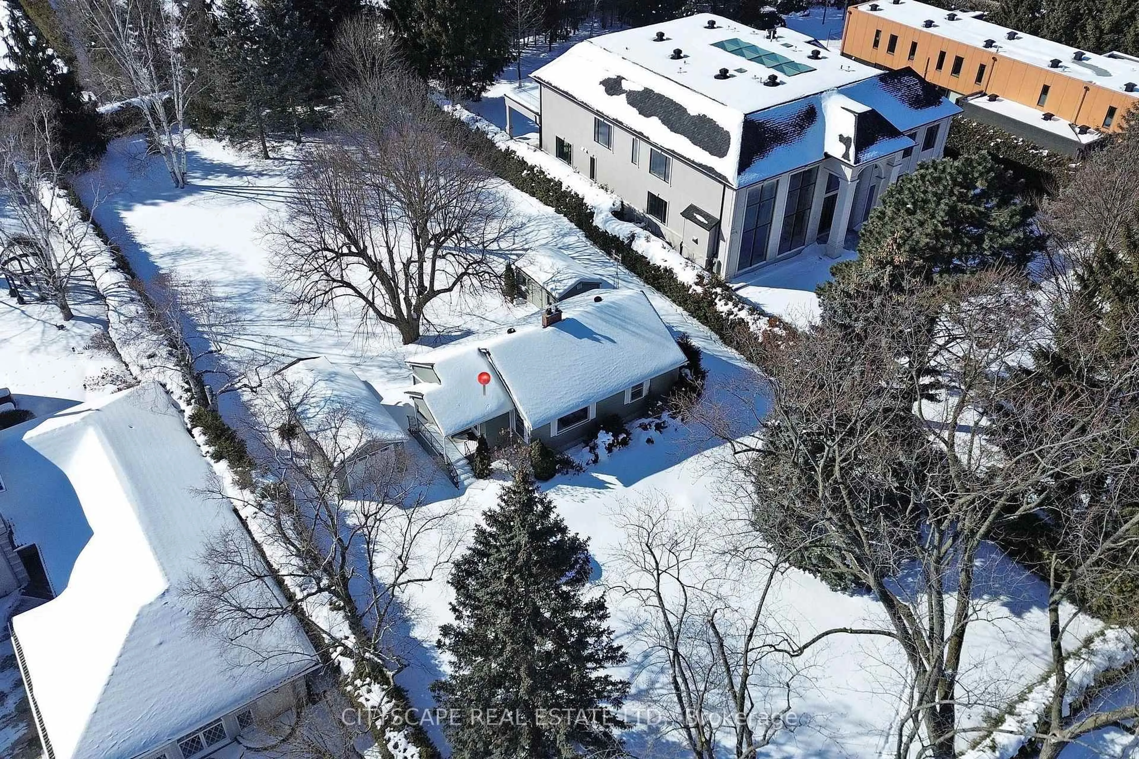 A pic from outside/outdoor area/front of a property/back of a property/a pic from drone, unknown for 392 Fourth Line, Oakville Ontario L6L 5A4