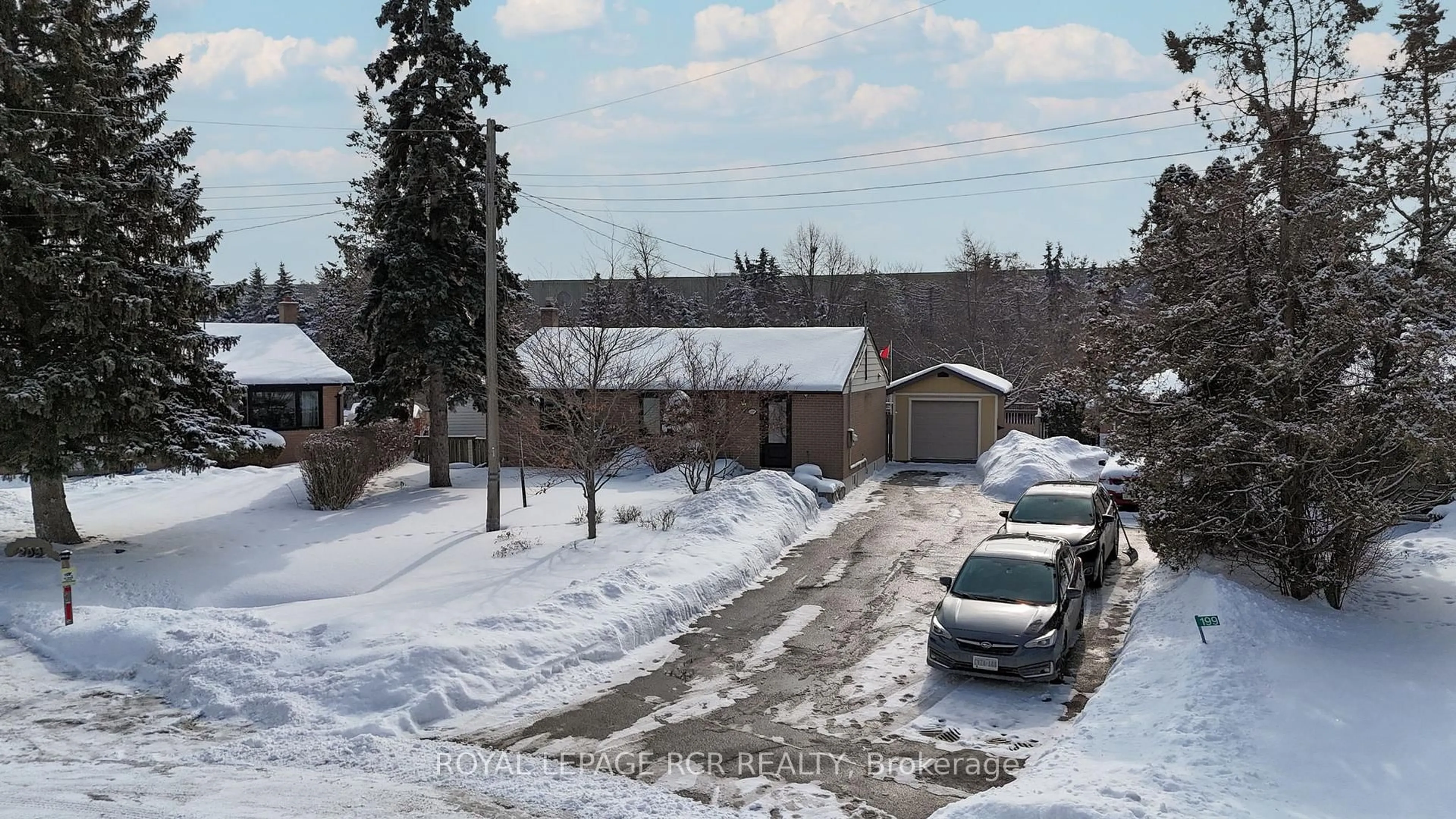 A pic from outside/outdoor area/front of a property/back of a property/a pic from drone, street for 205 Martha Cres, Caledon Ontario L7E 4X2