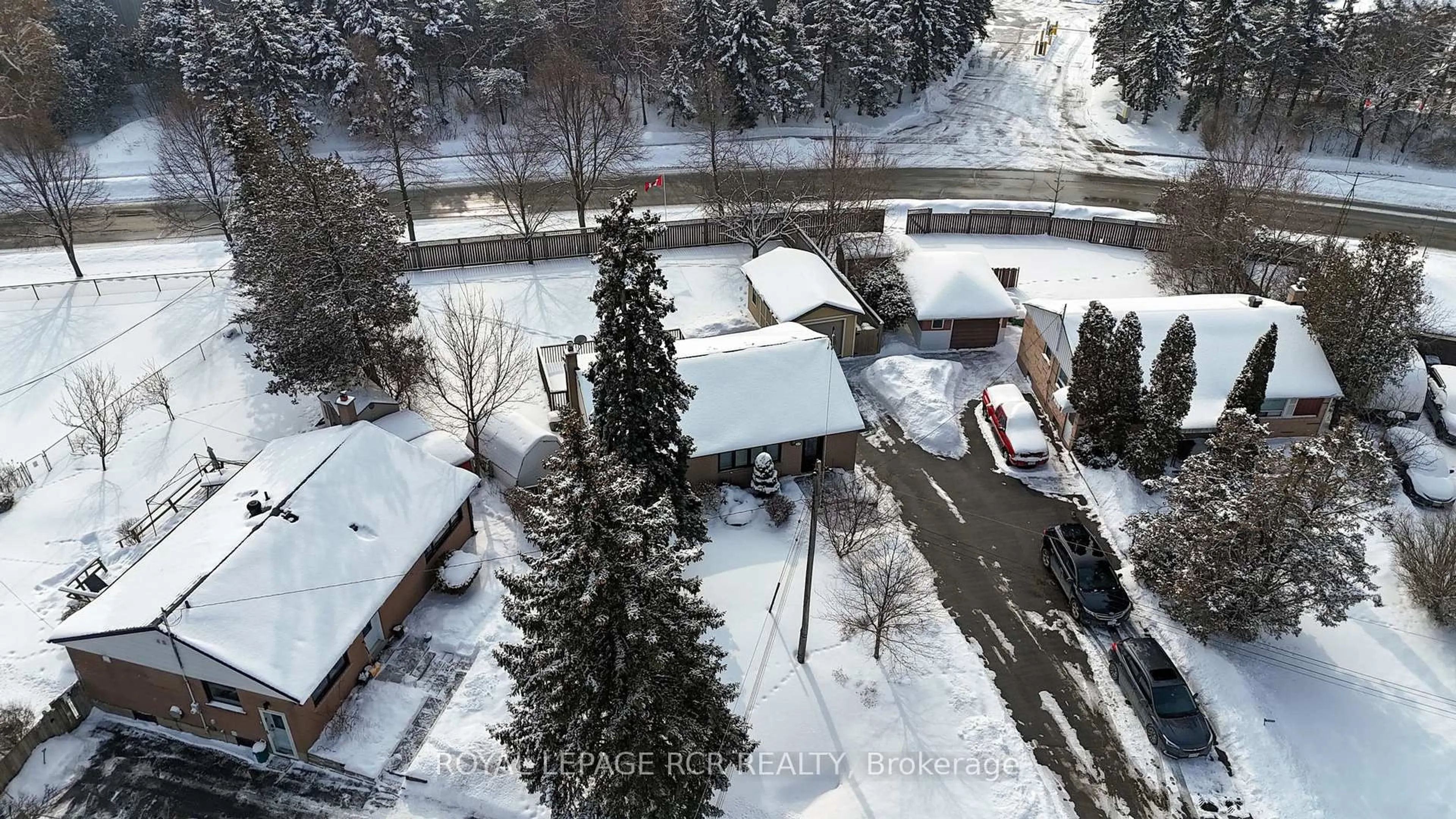 A pic from outside/outdoor area/front of a property/back of a property/a pic from drone, street for 205 Martha Cres, Caledon Ontario L7E 4X2
