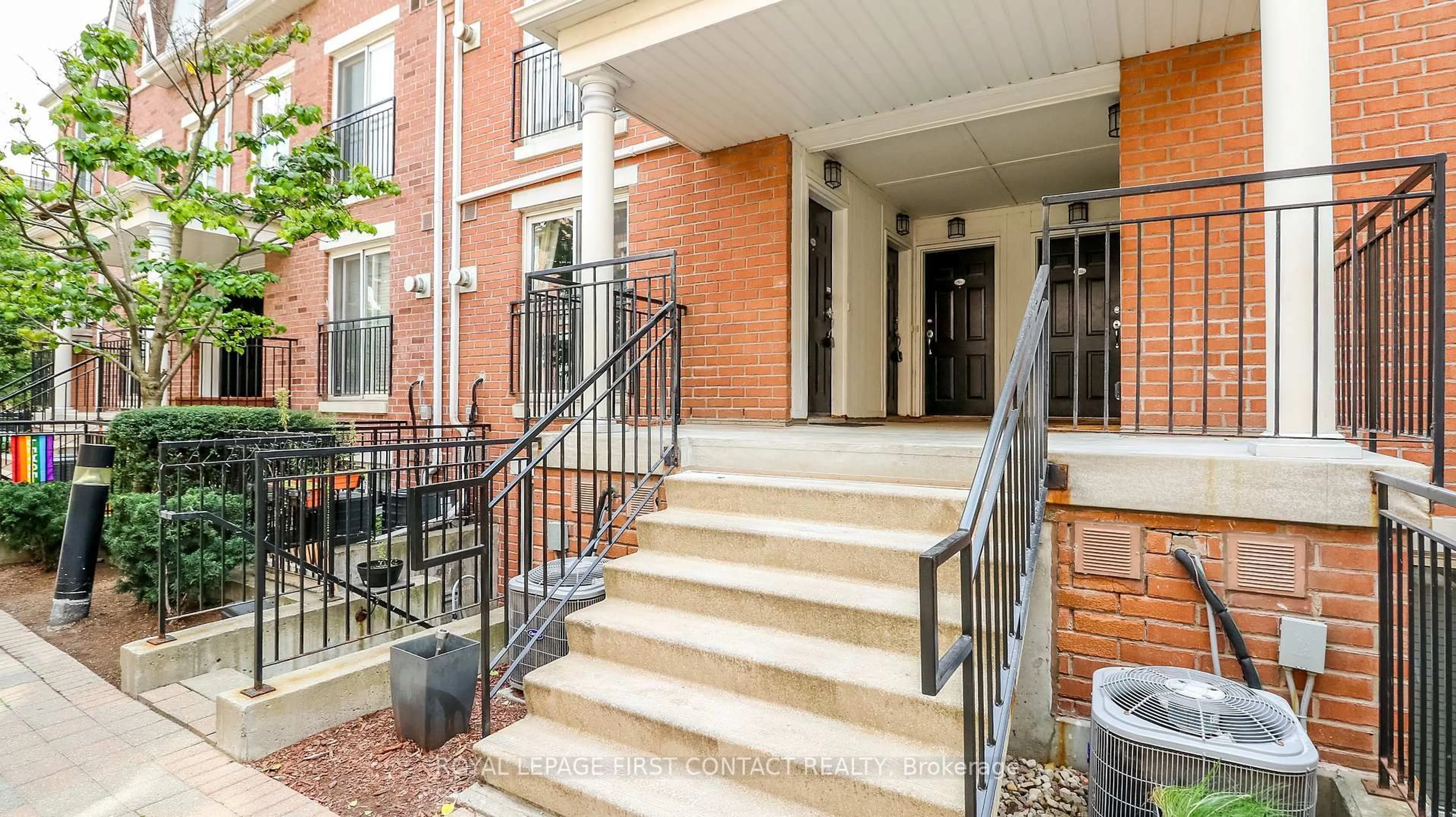 Indoor foyer for 10 Laidlaw St #719, Toronto Ontario M6K 1X2