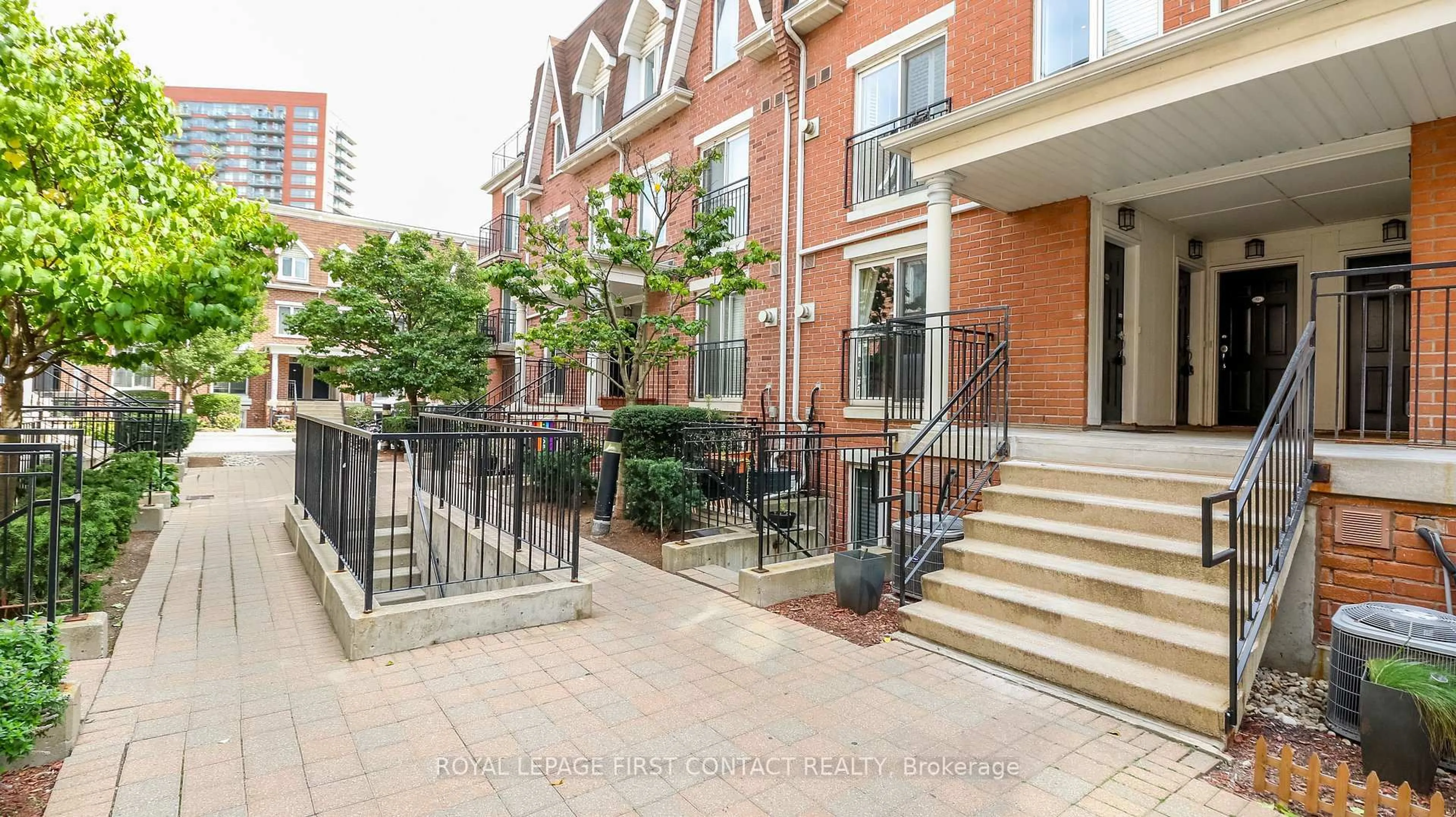 Patio, street for 10 Laidlaw St #719, Toronto Ontario M6K 1X2