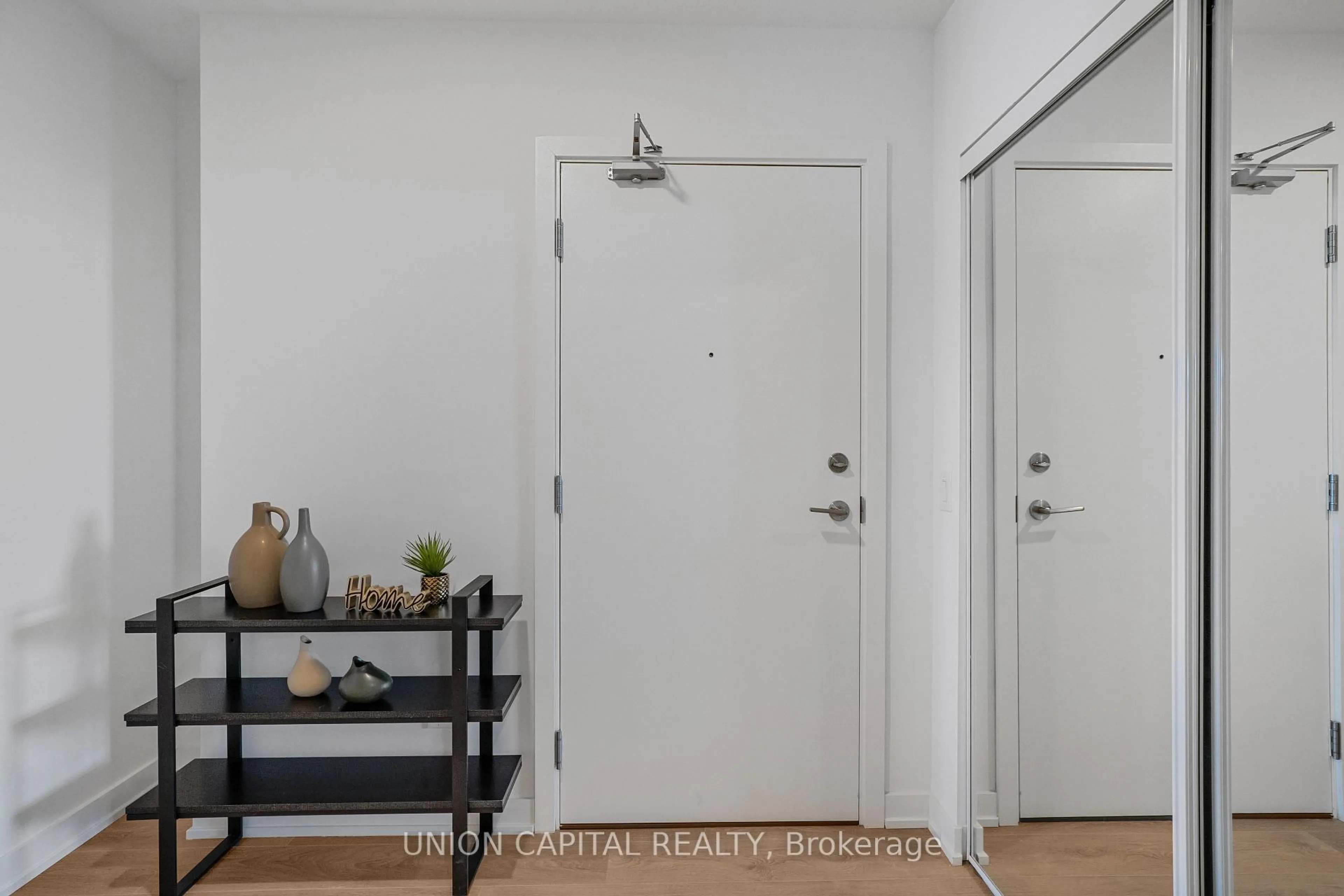 Indoor entryway for 1100 Sheppard Ave #338, Toronto Ontario M3K 0E4