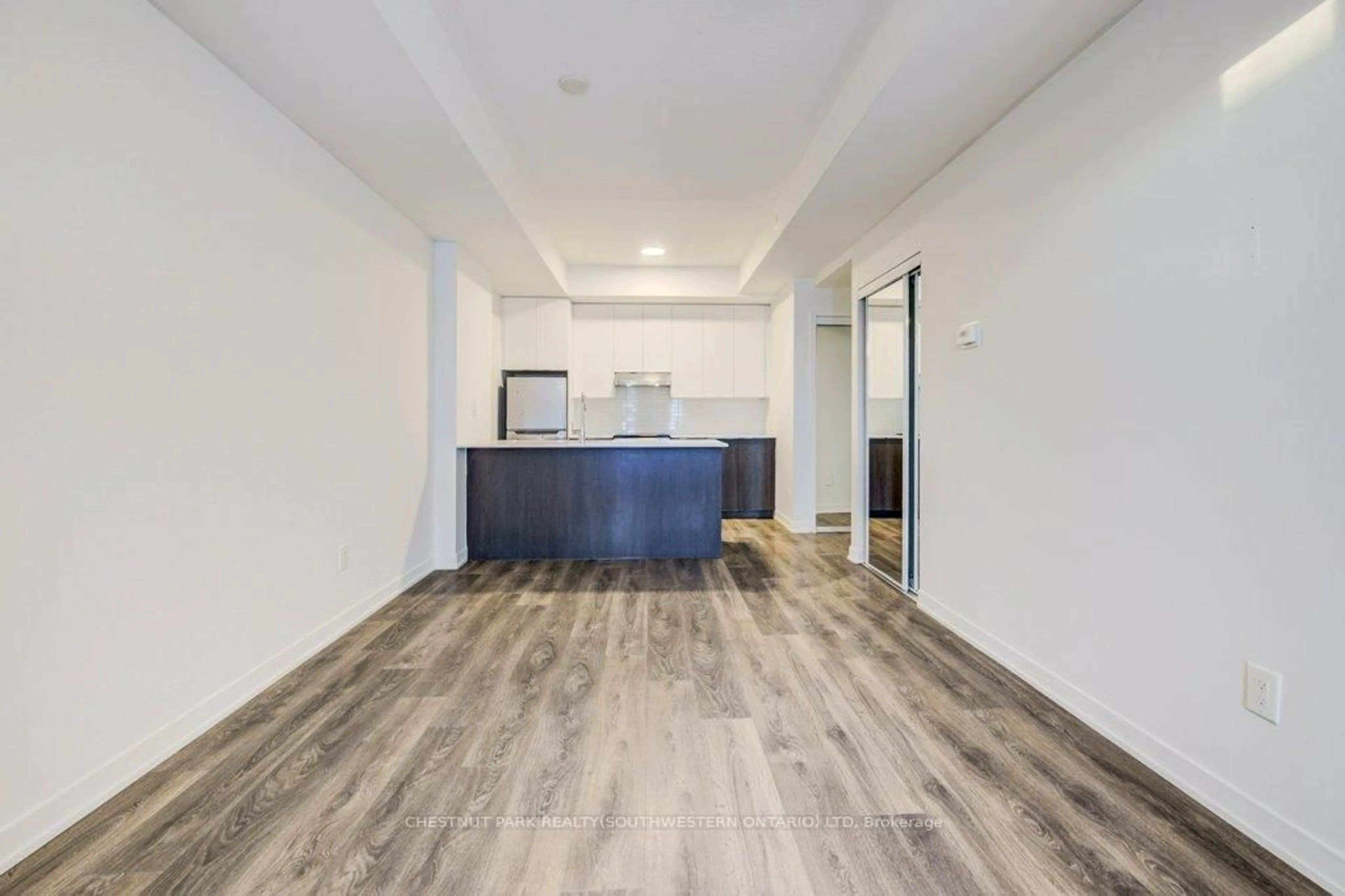 Unknown for 90 Canon Jackson Dr #103, Toronto Ontario M6M 0C1