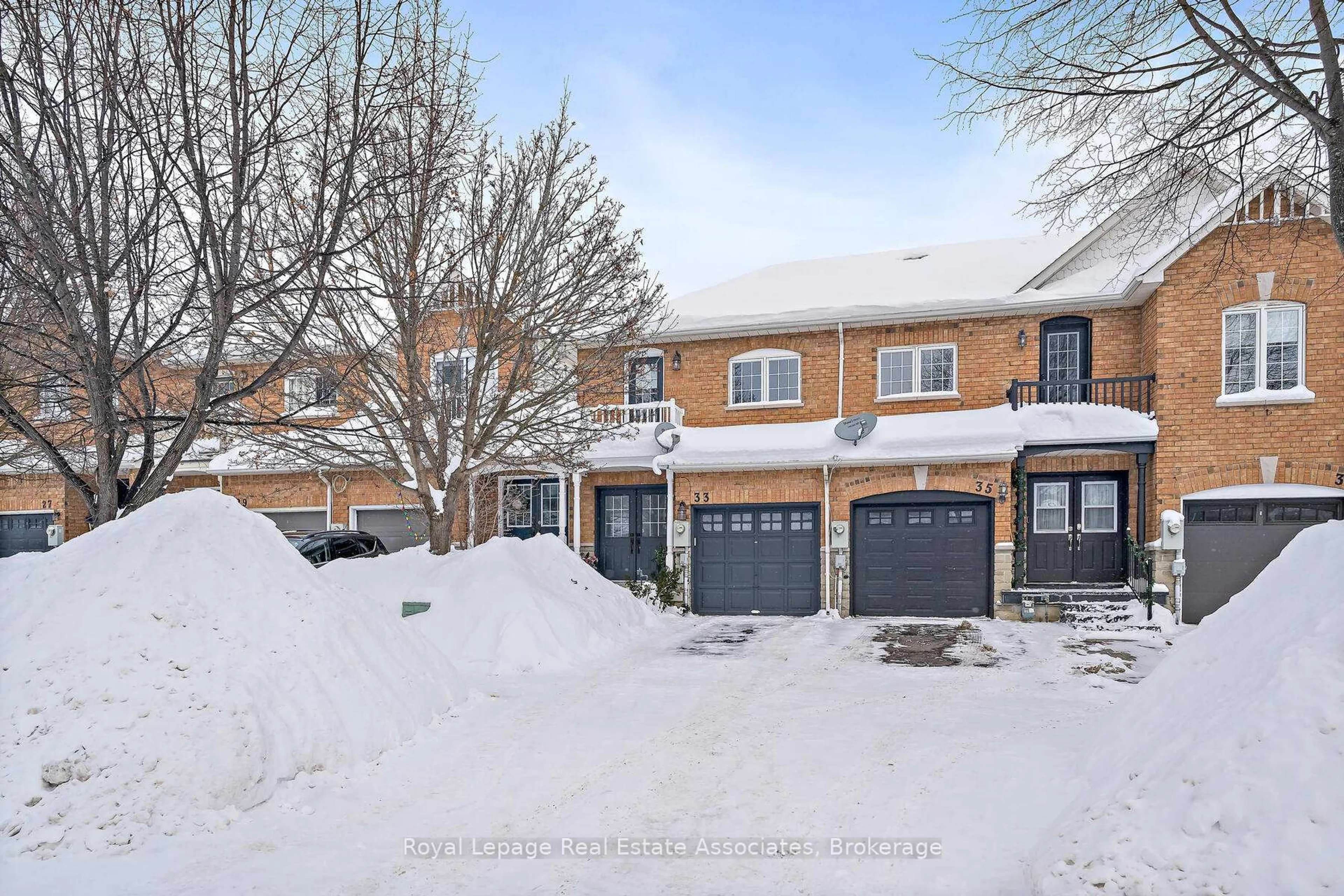 A pic from outside/outdoor area/front of a property/back of a property/a pic from drone, street for 33 Bradley Dr, Halton Hills Ontario L7G 6B5