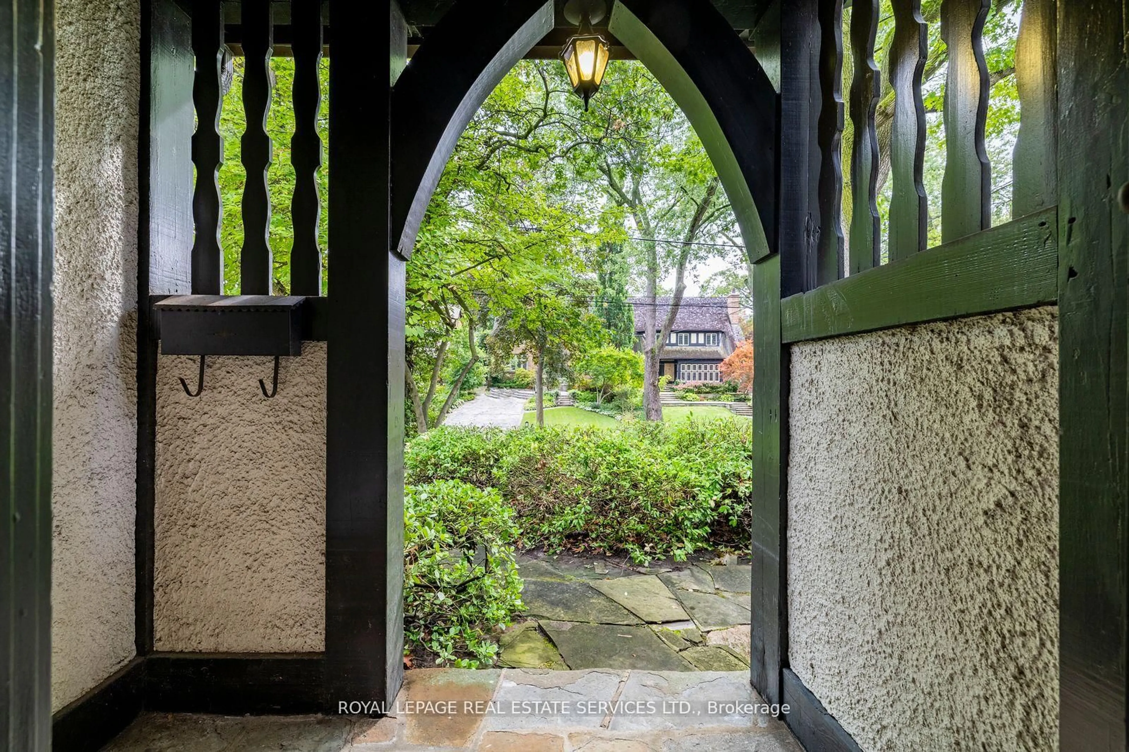 Unknown for 18 Queen Marys Dr, Toronto Ontario M8X 1S2