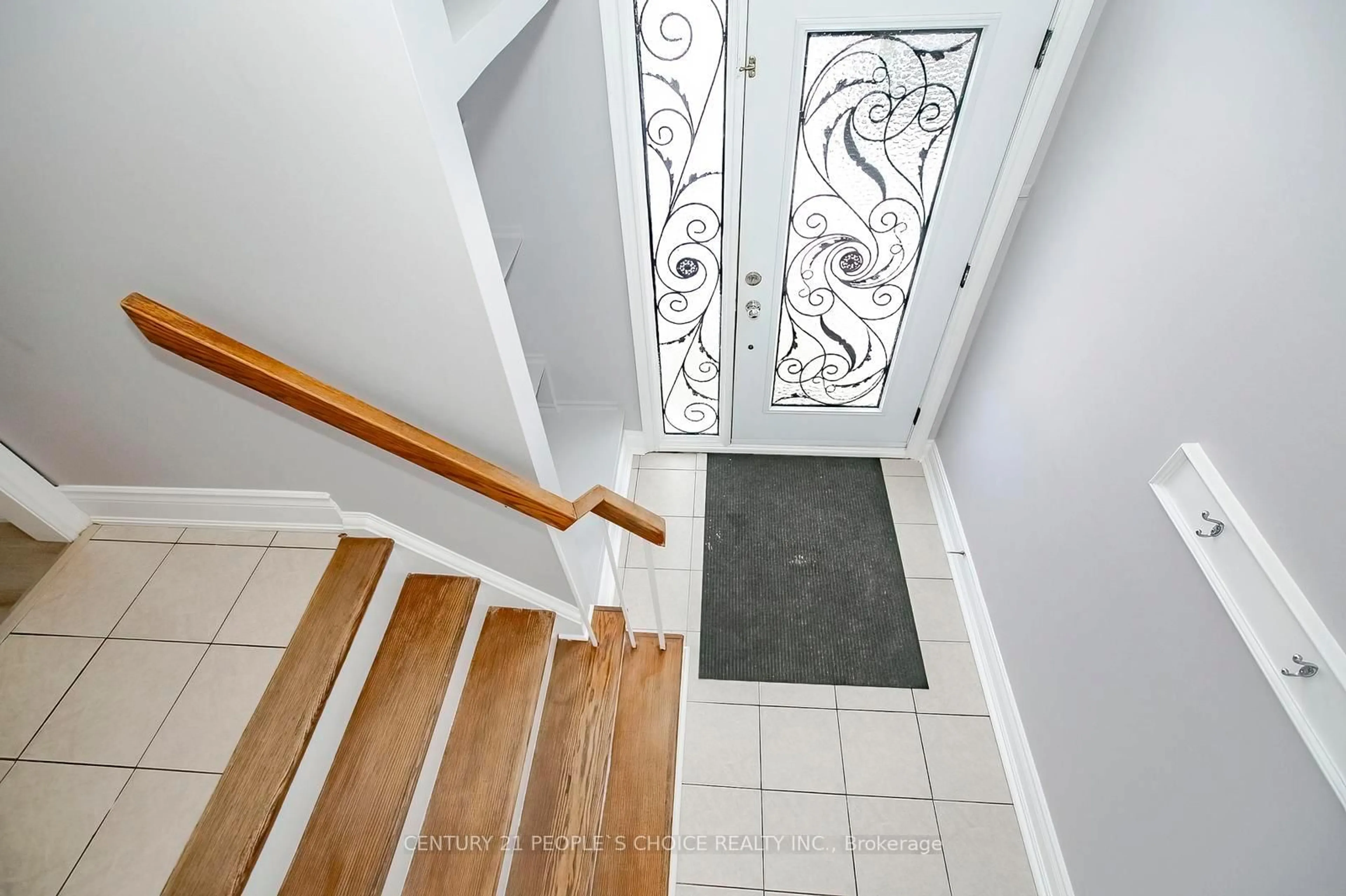 Stairs for 114 Simmons Blvd, Brampton Ontario L6V 3V6