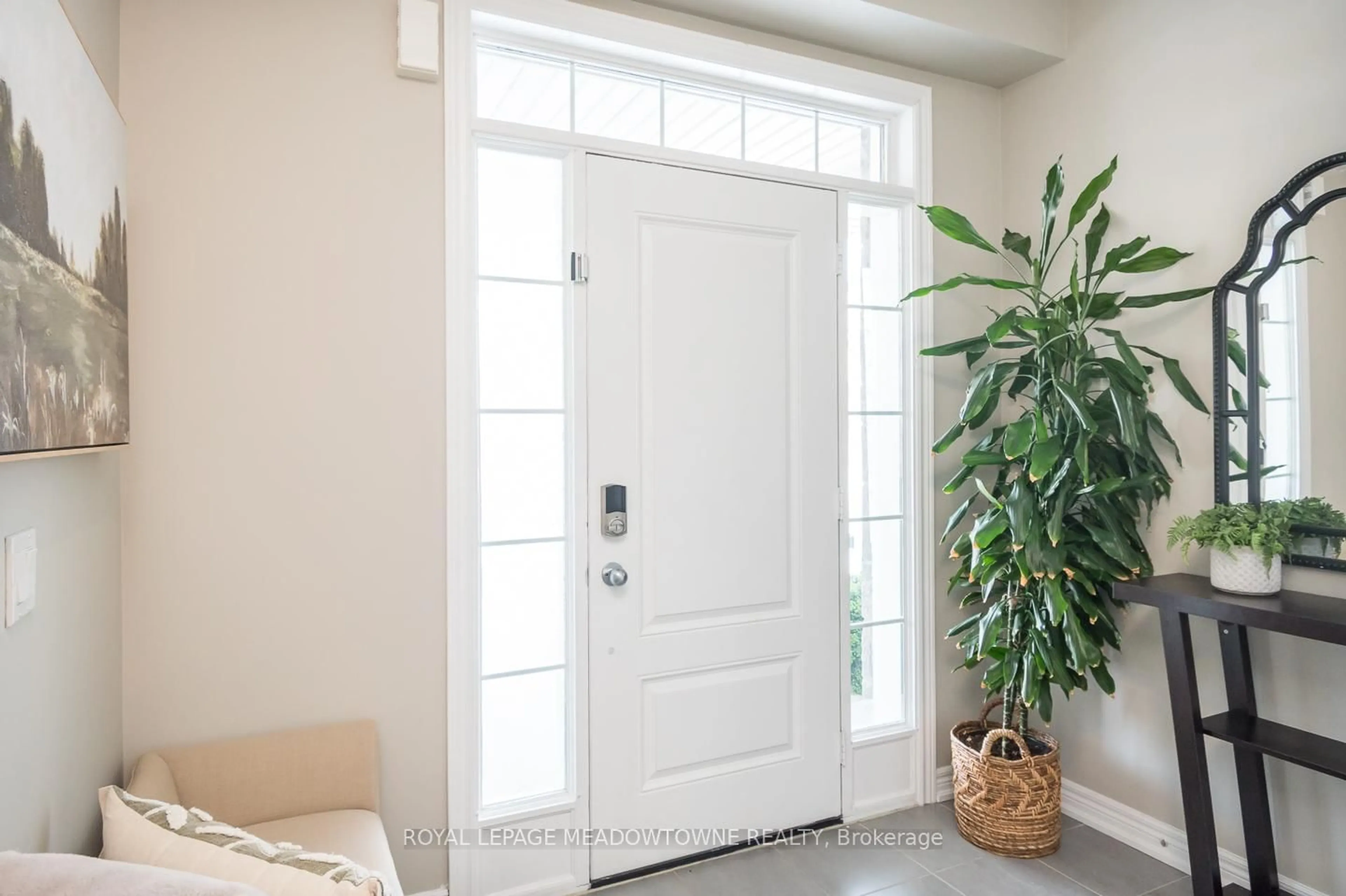 Indoor entryway for 843 Miltonbrook Cres, Milton Ontario L9T 8N2