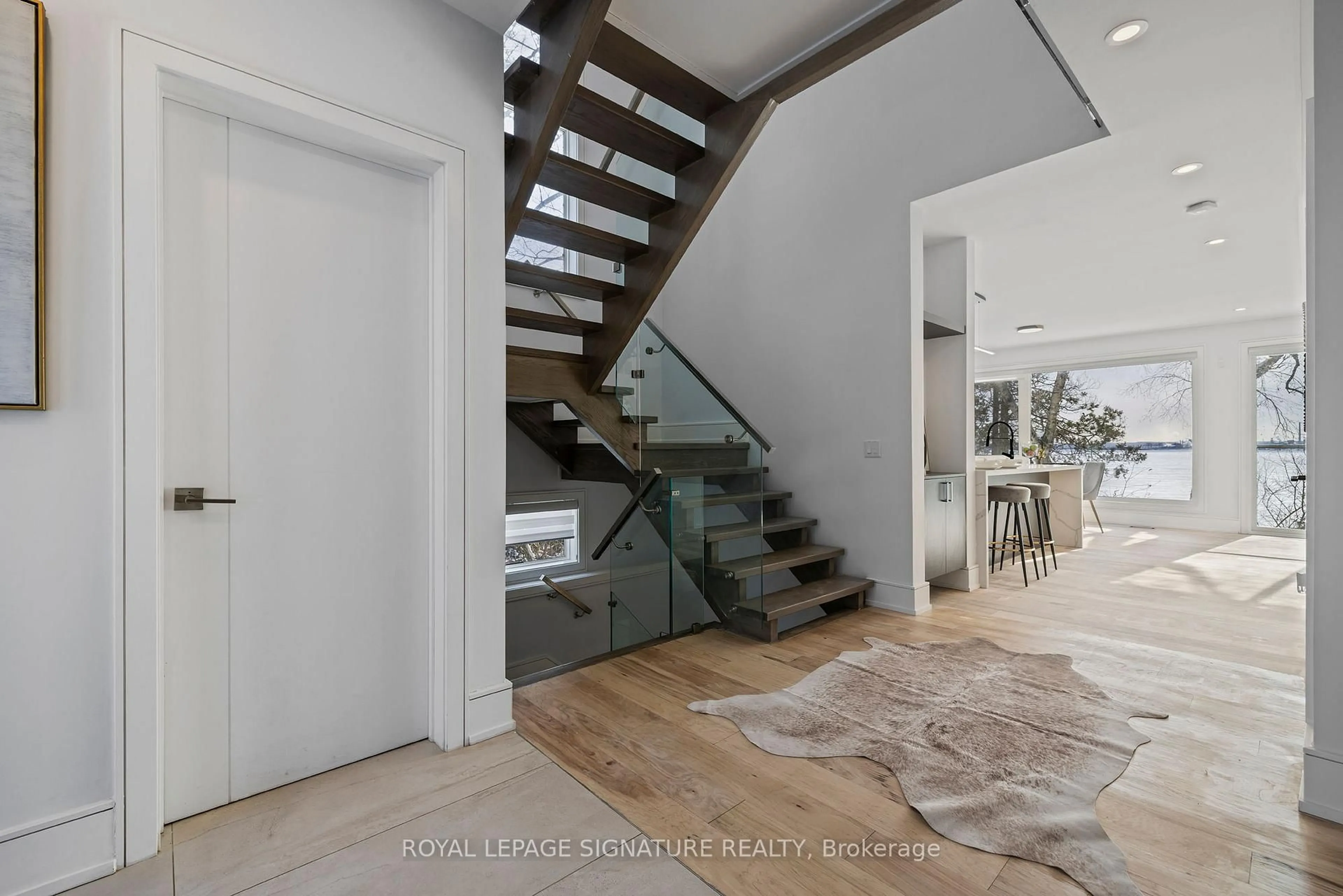 Unknown for 290 North Shore Blvd, Burlington Ontario L7T 1W9