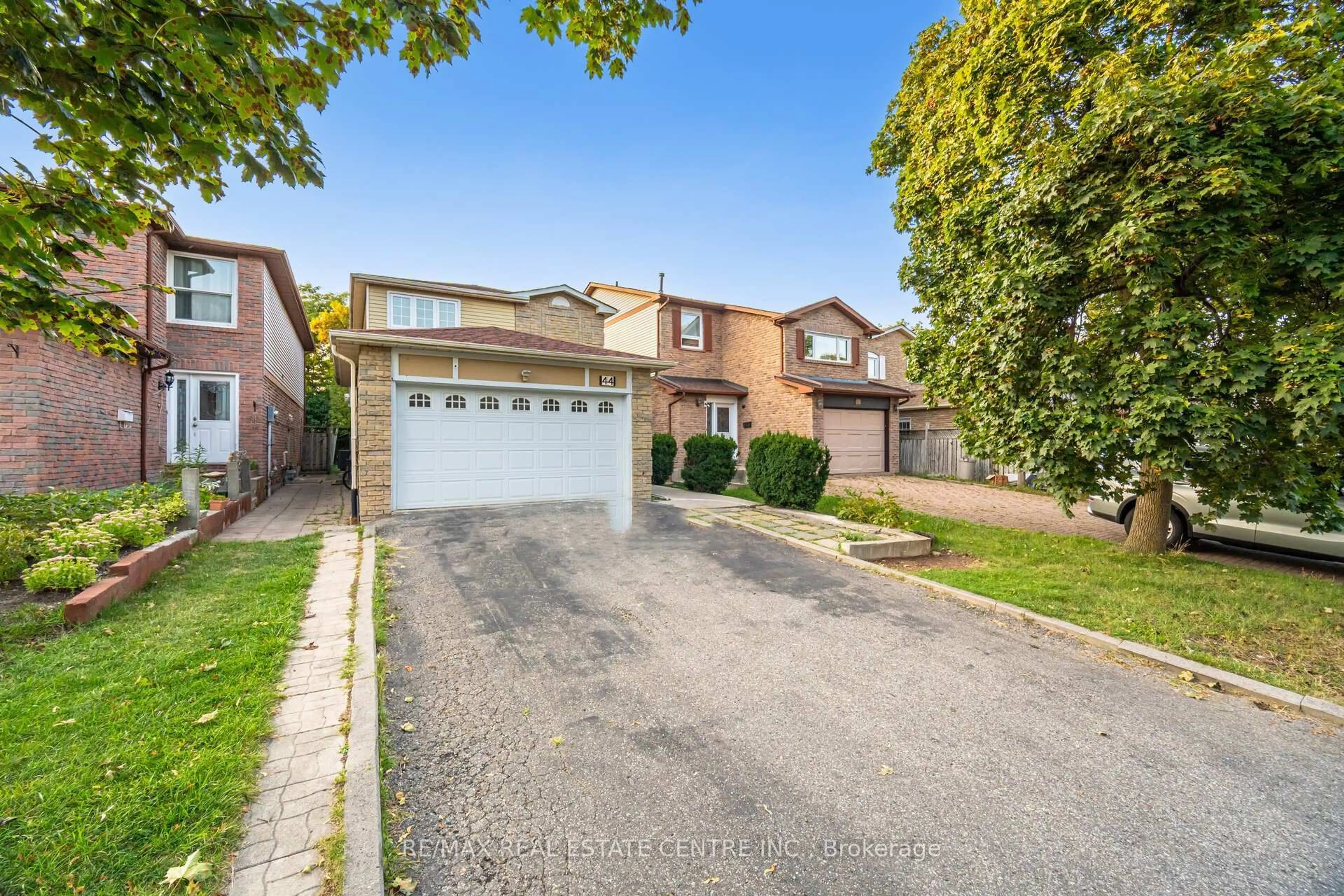 A pic from outside/outdoor area/front of a property/back of a property/a pic from drone, street for 44 Abelard Ave, Brampton Ontario L6Y 2K8