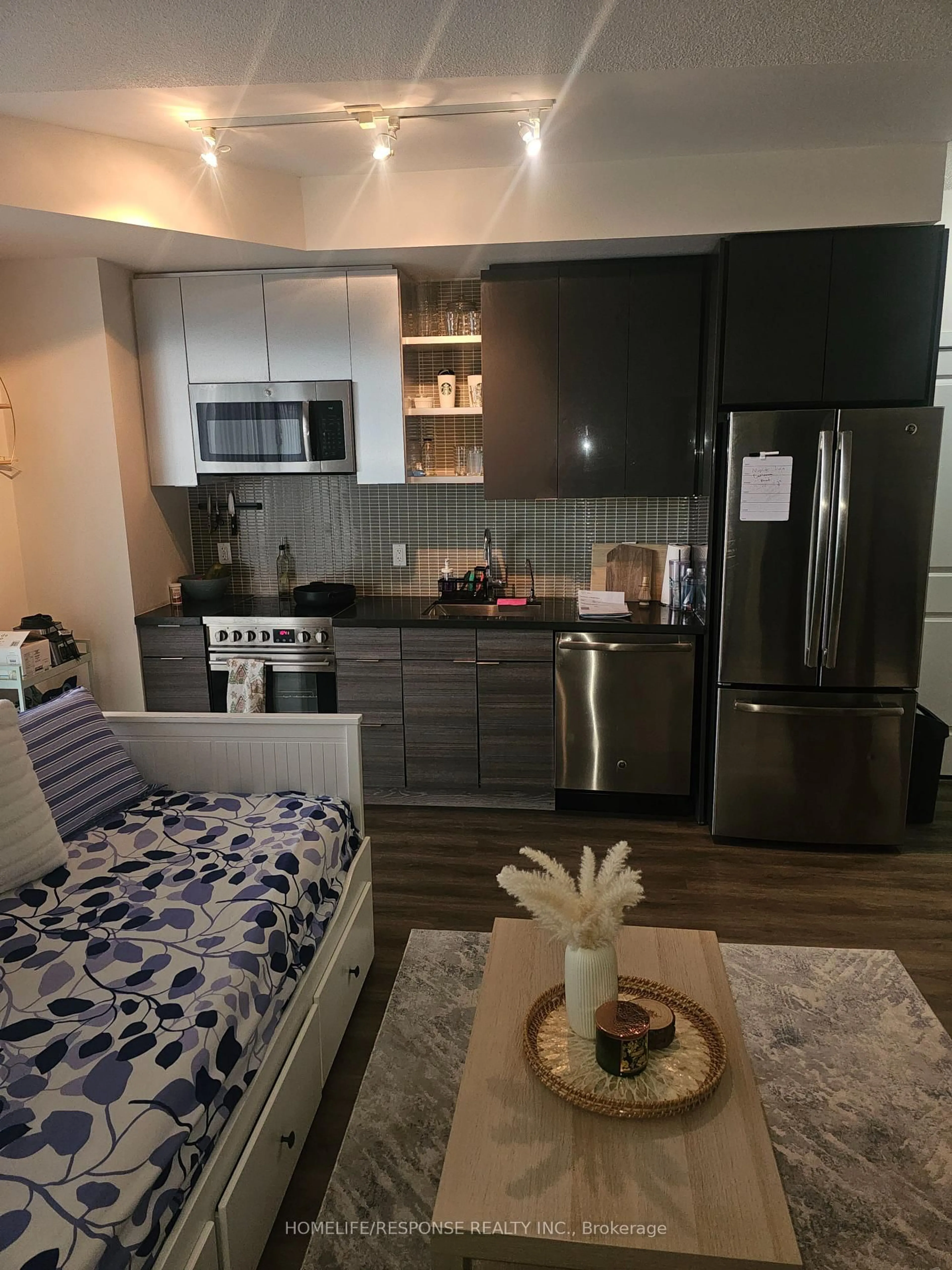 Open concept kitchen, unknown for 33 Shore Breeze Dr #901, Toronto Ontario M8V 0G1