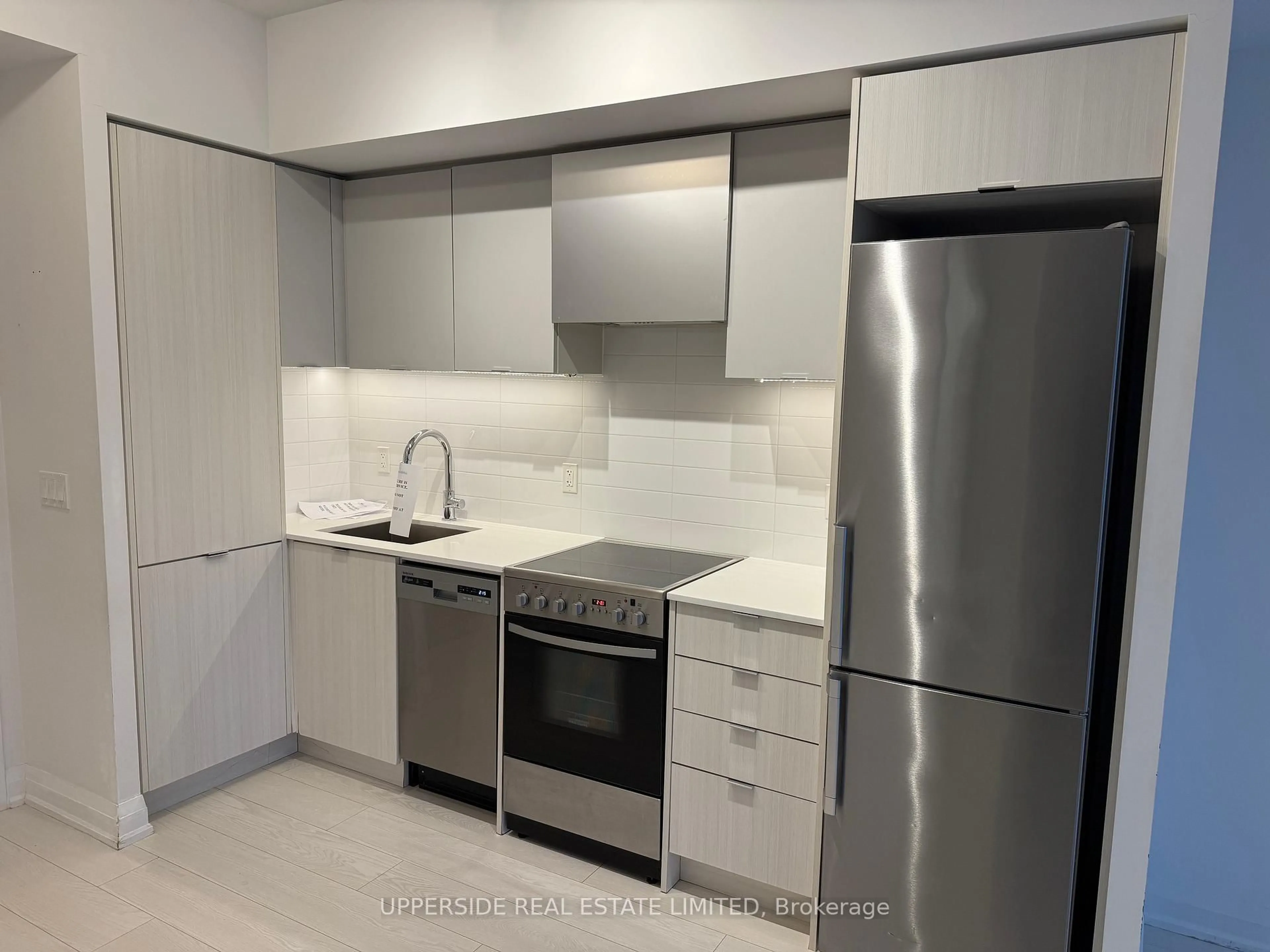 Standard kitchen, unknown for 26 Gibbs Rd #731, Toronto Ontario M9B 0E3