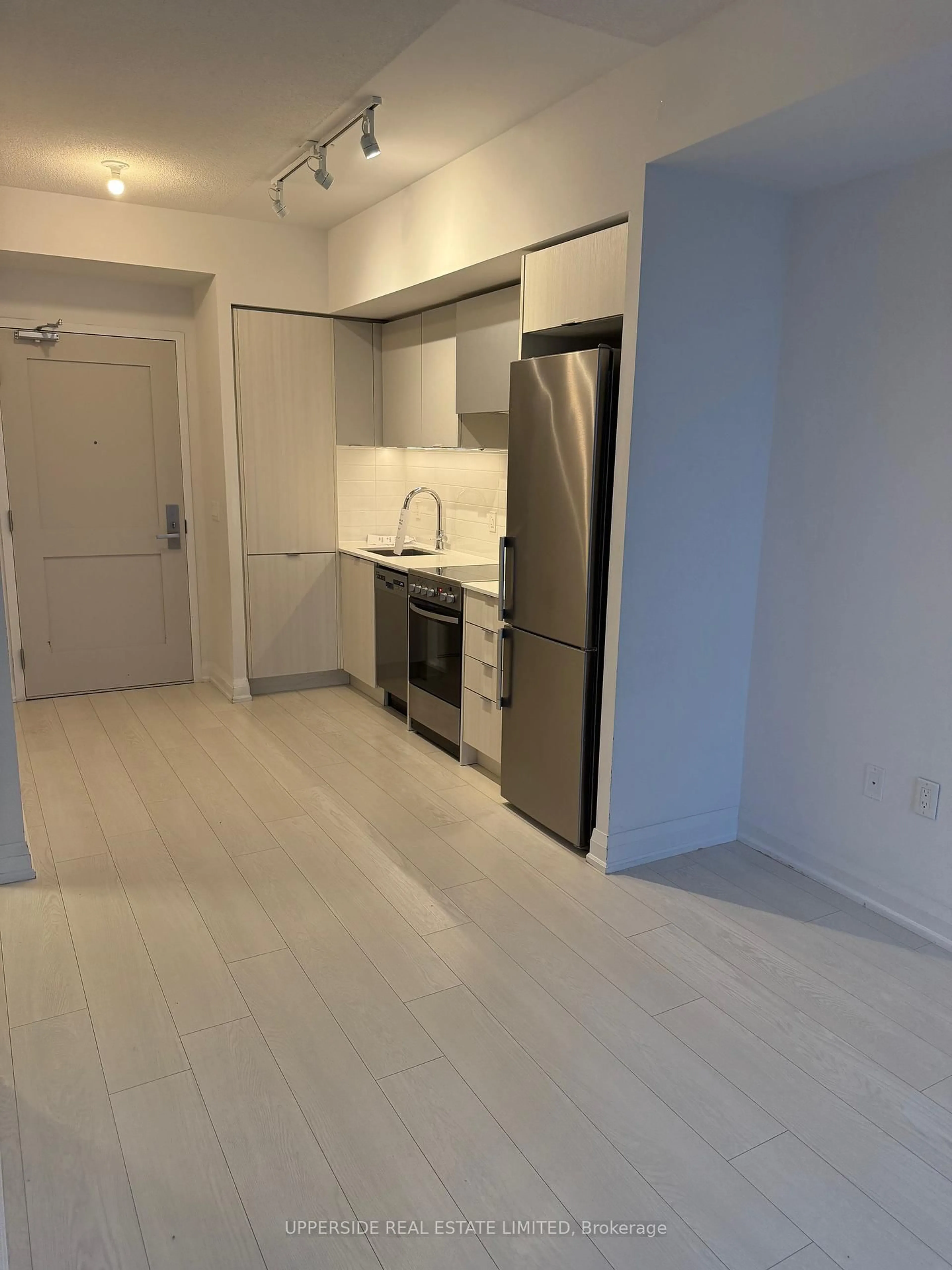 Standard kitchen, unknown for 26 Gibbs Rd #731, Toronto Ontario M9B 0E3