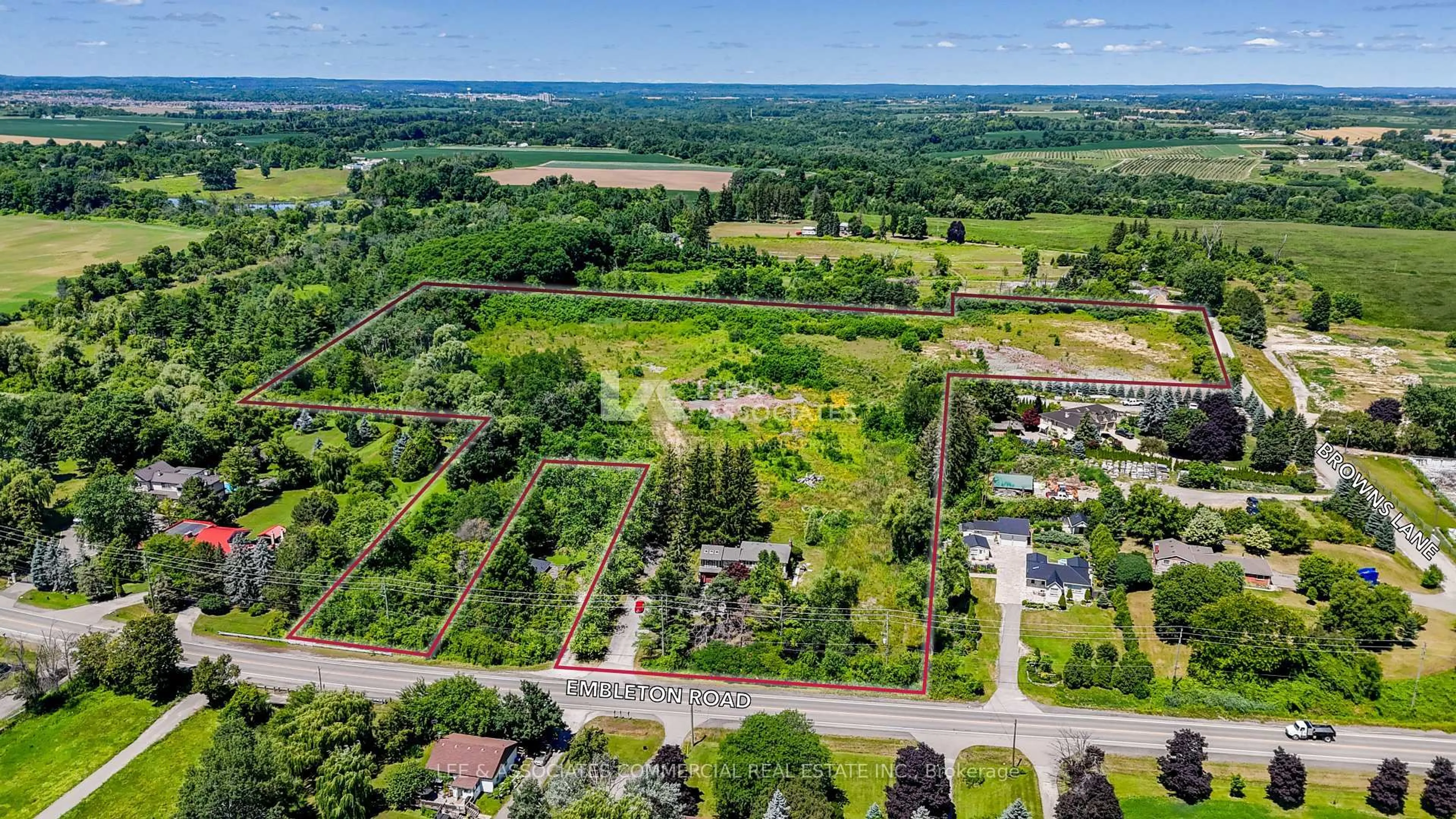 A pic from outside/outdoor area/front of a property/back of a property/a pic from drone, forest/trees view for 2696 Embleton Rd, Brampton Ontario L6X 0E2