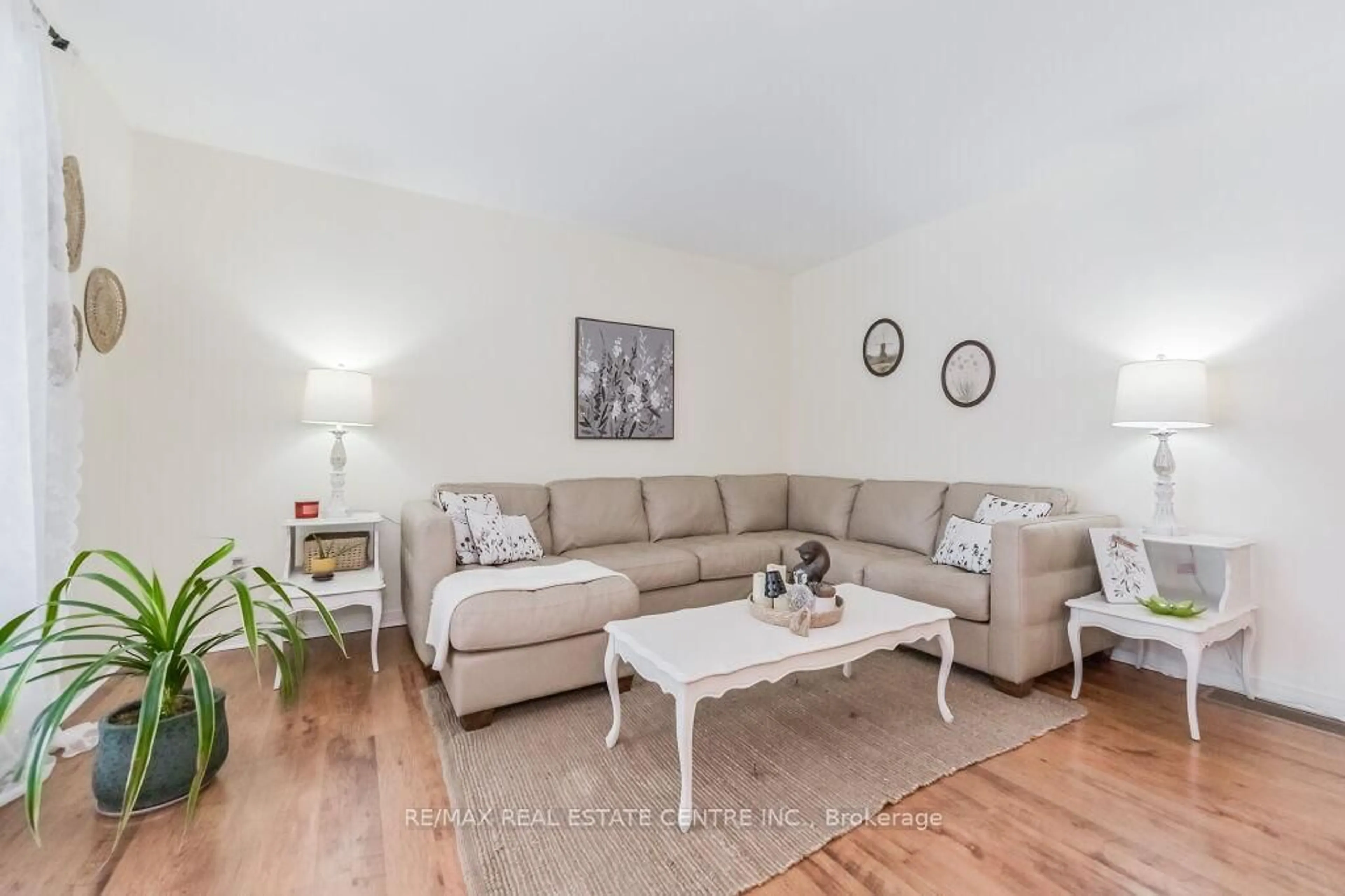 Living room with furniture, wood/laminate floor for 18 Townline, Orangeville Ontario L9W 3H3