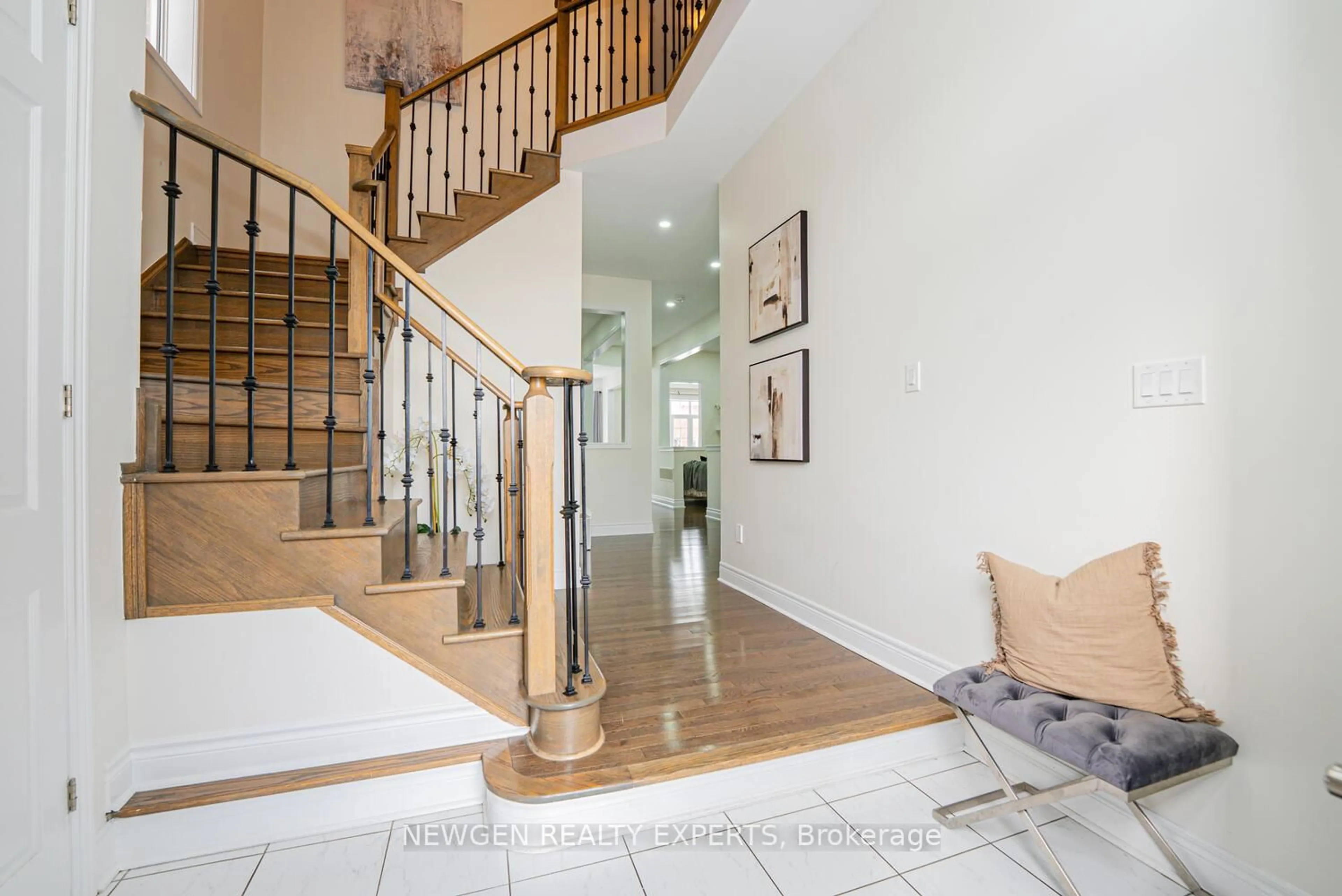 Unknown for 17 Monarch Dr, Halton Hills Ontario L7G 0H9