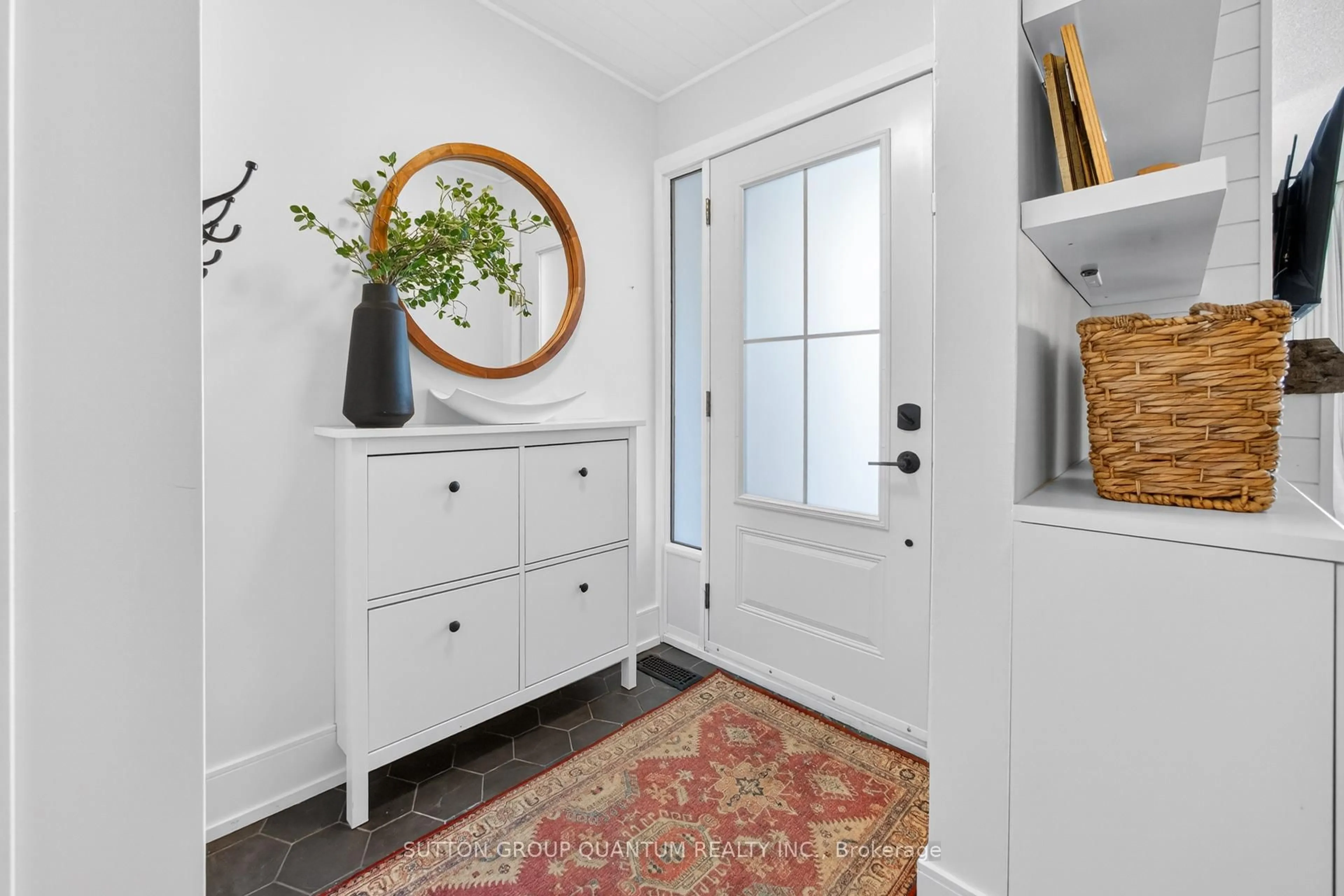 Indoor entryway for 2371 Brookhurst Rd, Mississauga Ontario L5J 1R1