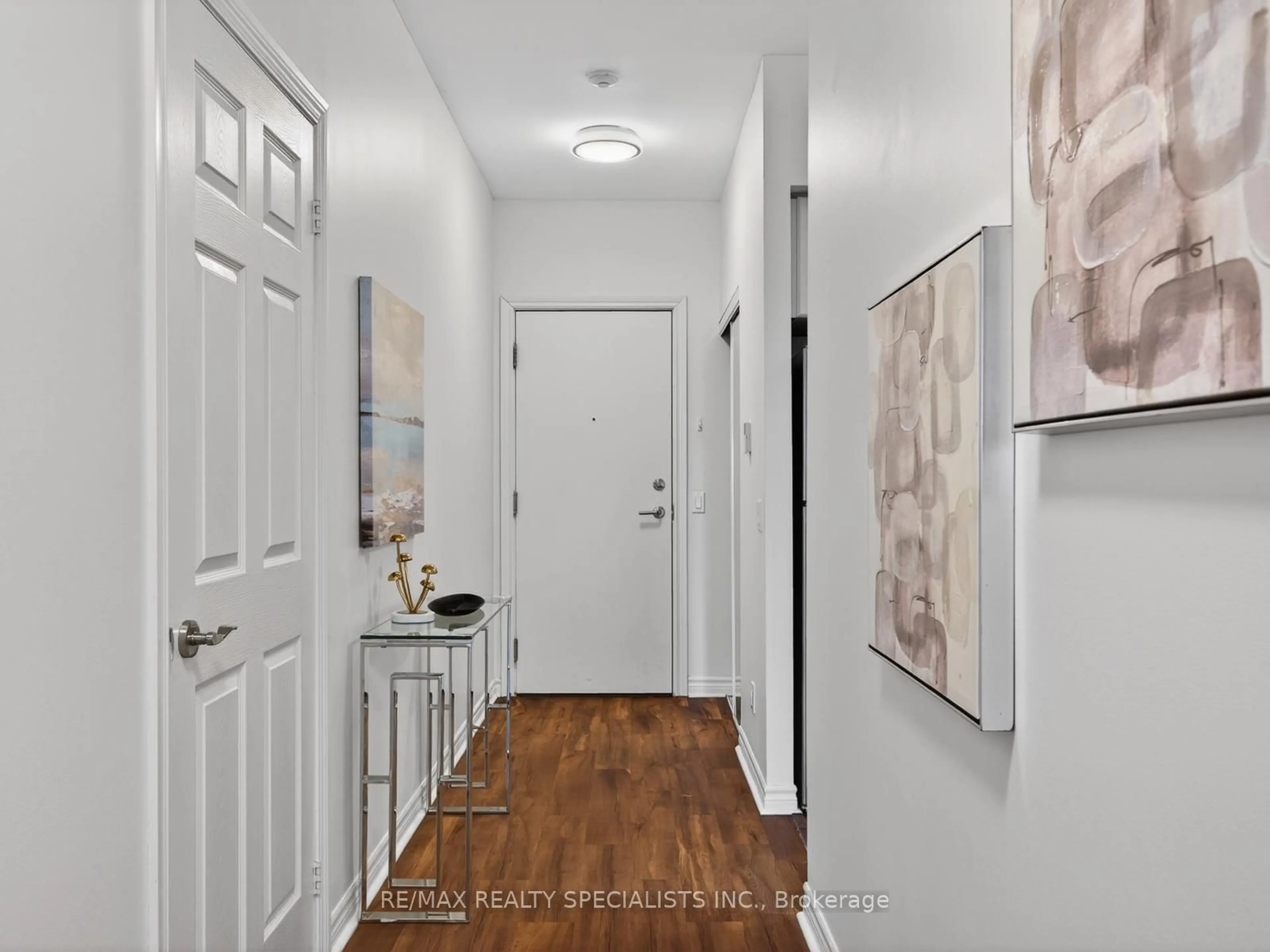 Indoor entryway for 5233 Dundas St #2116, Toronto Ontario M9B 6M1