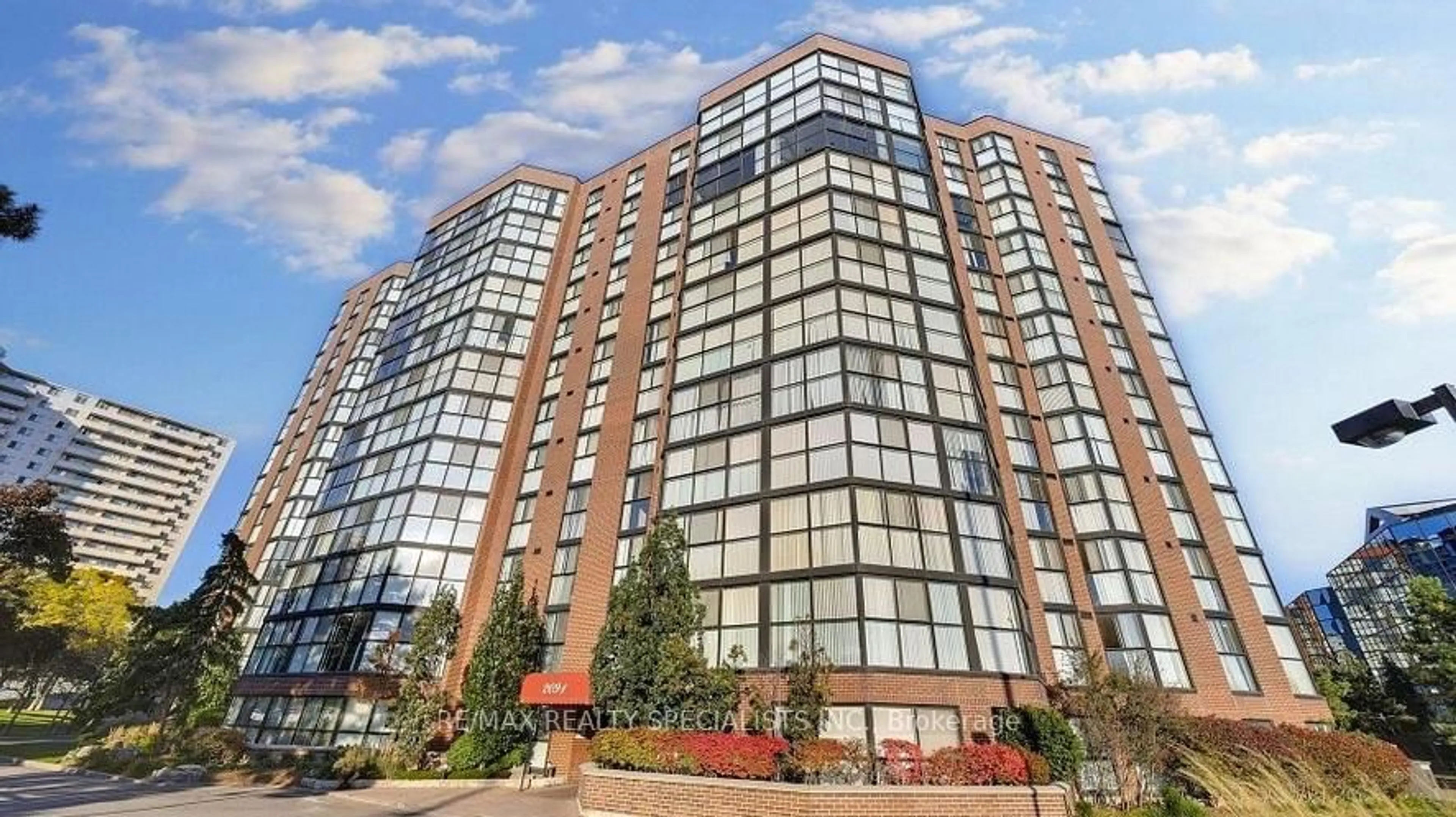 Unknown for 2091 Hurontario St #306, Mississauga Ontario L5A 4E6