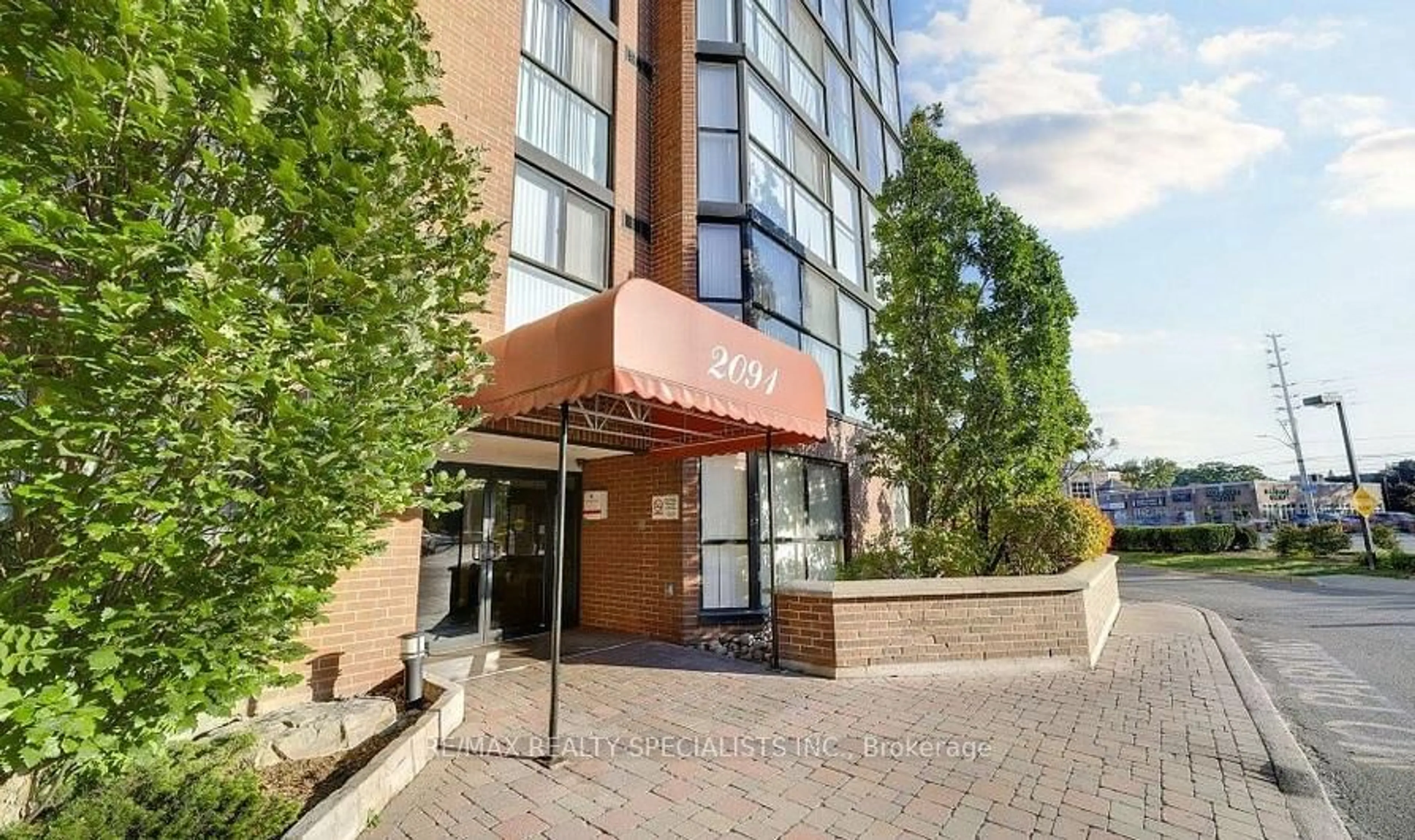 Unknown for 2091 Hurontario St #306, Mississauga Ontario L5A 4E6
