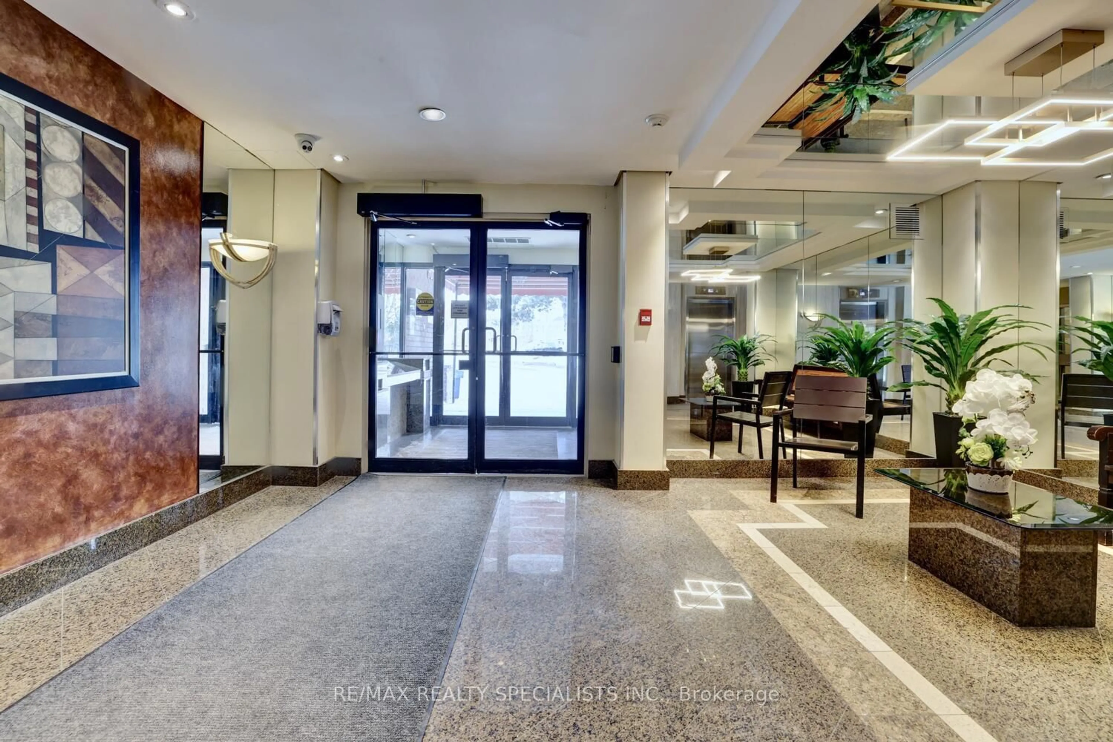 Lobby for 2091 Hurontario St #306, Mississauga Ontario L5A 4E6