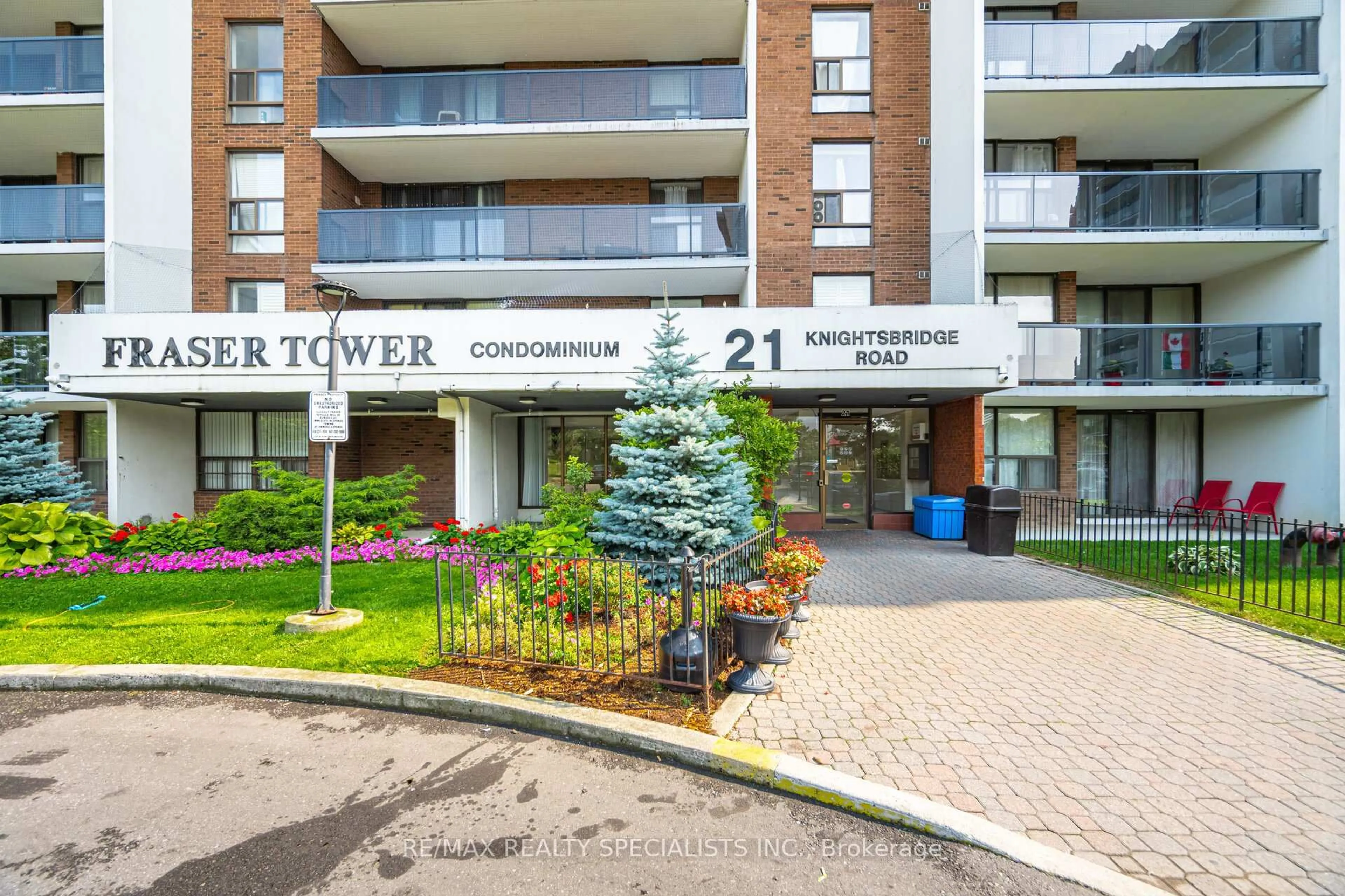 Indoor foyer for 21 KNIGHTSBRIDGE Rd #1507, Brampton Ontario L6T 3Y1