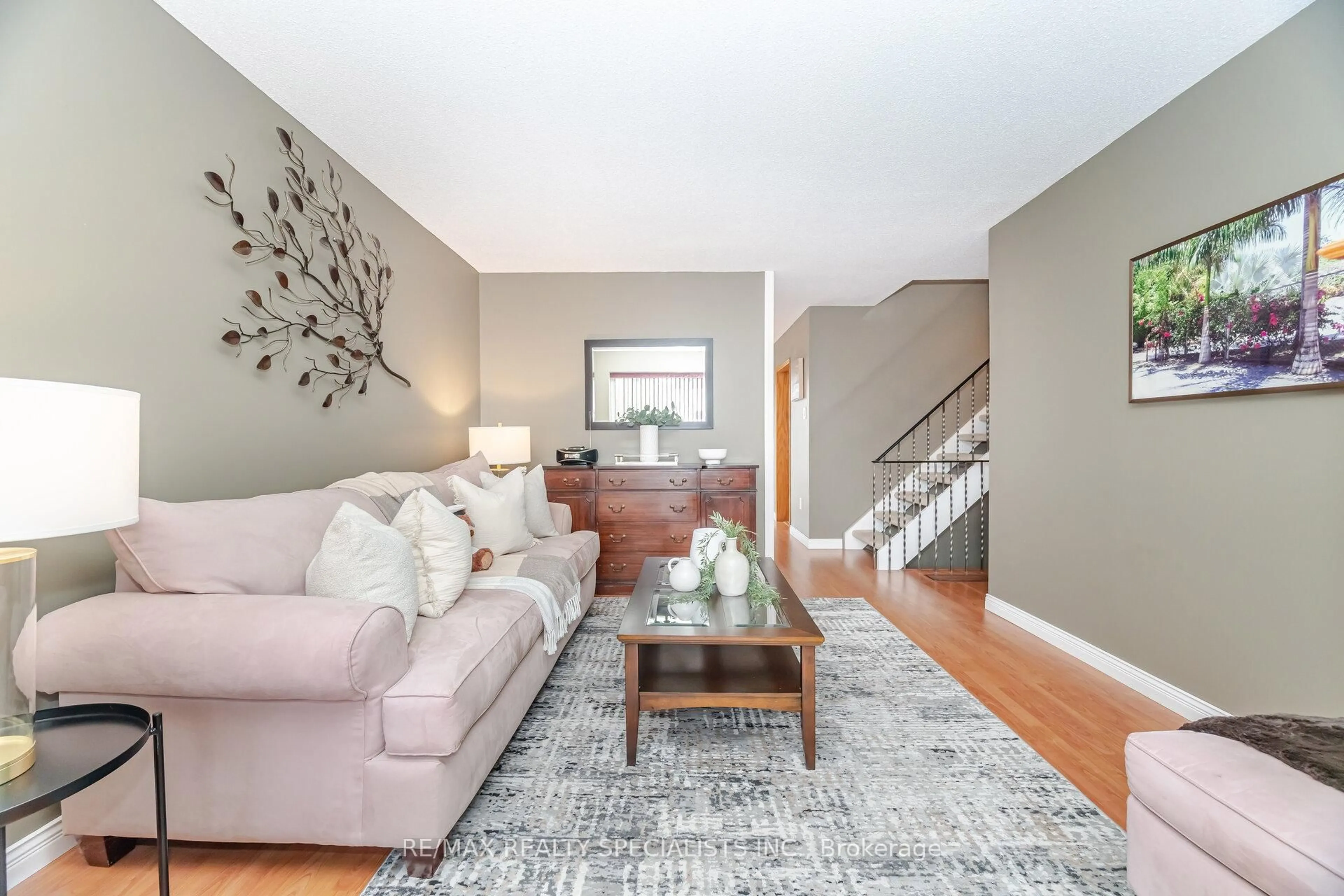 Living room with furniture, unknown for 2642 Treviso Crt, Mississauga Ontario L5N 2T1