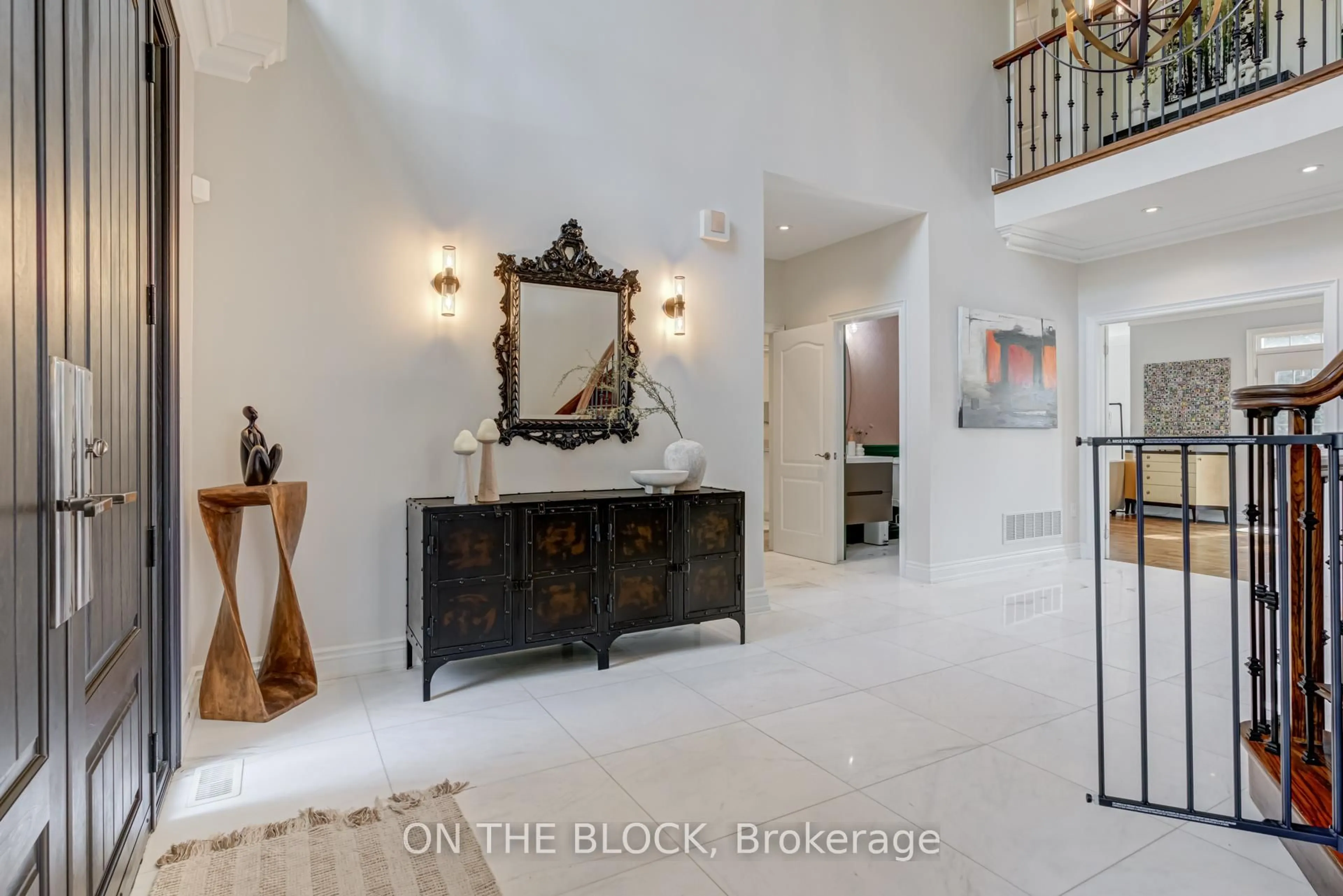 Unknown for 2212 Oneida Crt, Mississauga Ontario L5C 4G5