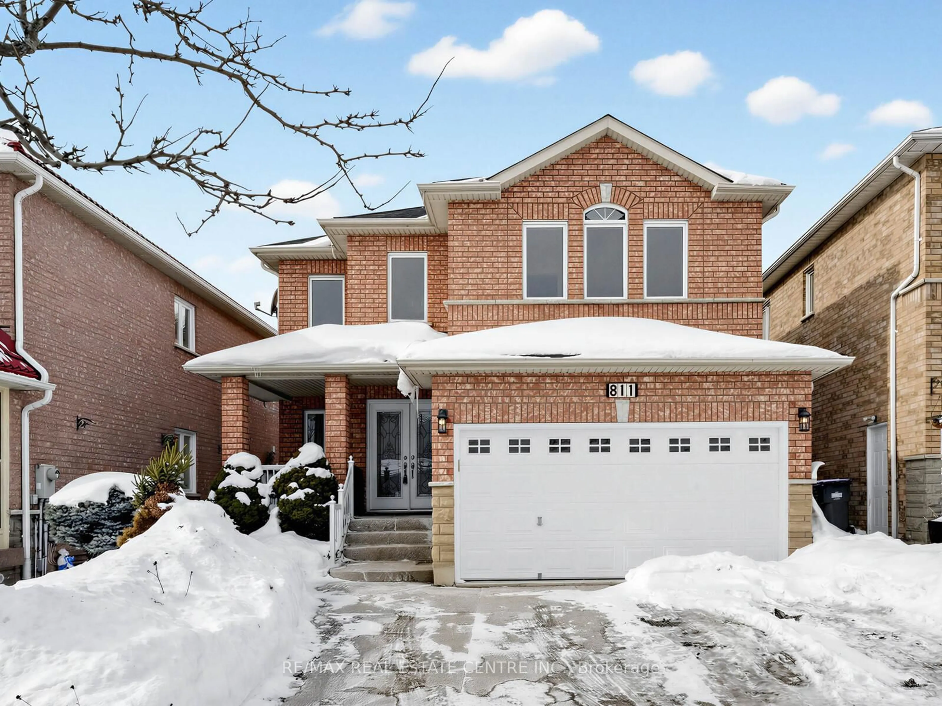 Home with brick exterior material, street for 811 Envoy Dr, Mississauga Ontario L5W 1H3