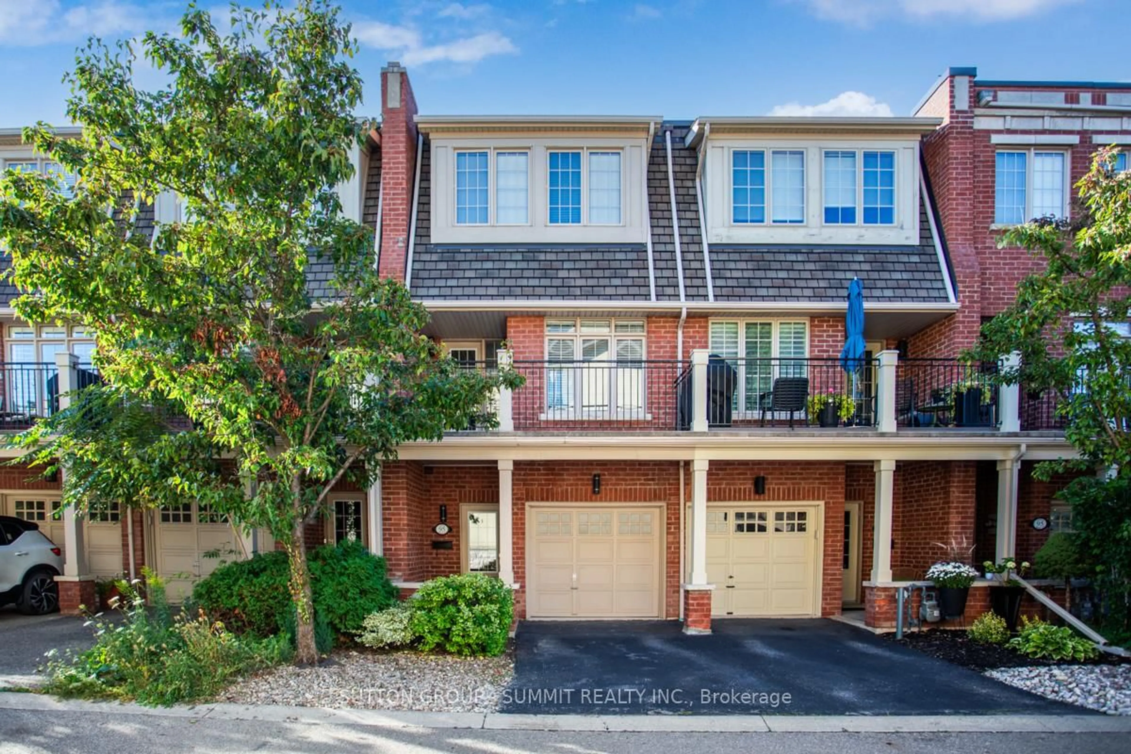 Home with brick exterior material, street for 90 LAKESHORE Rd, Oakville Ontario L6K 1E1