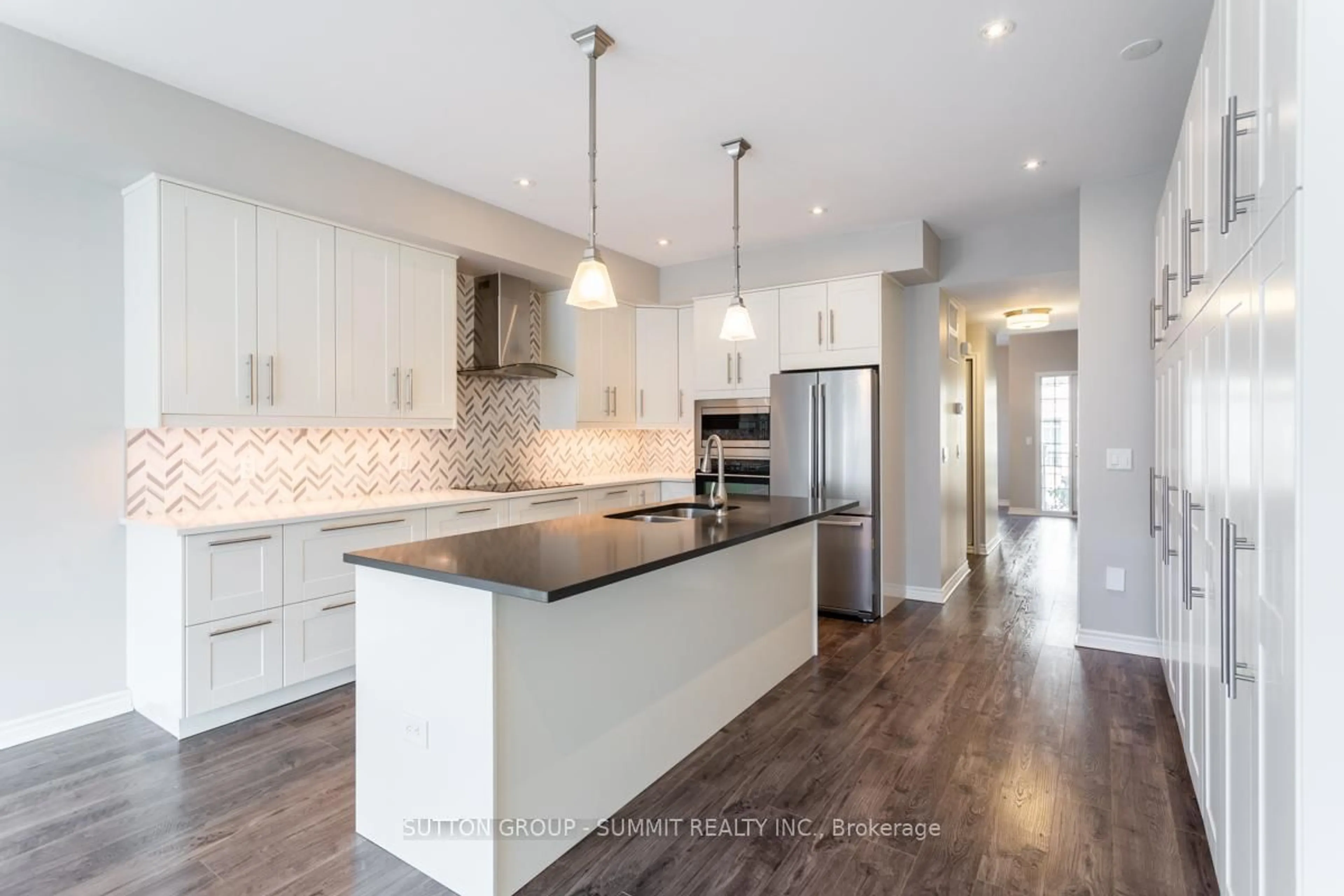 Open concept kitchen, unknown for 90 LAKESHORE Rd, Oakville Ontario L6K 1E1
