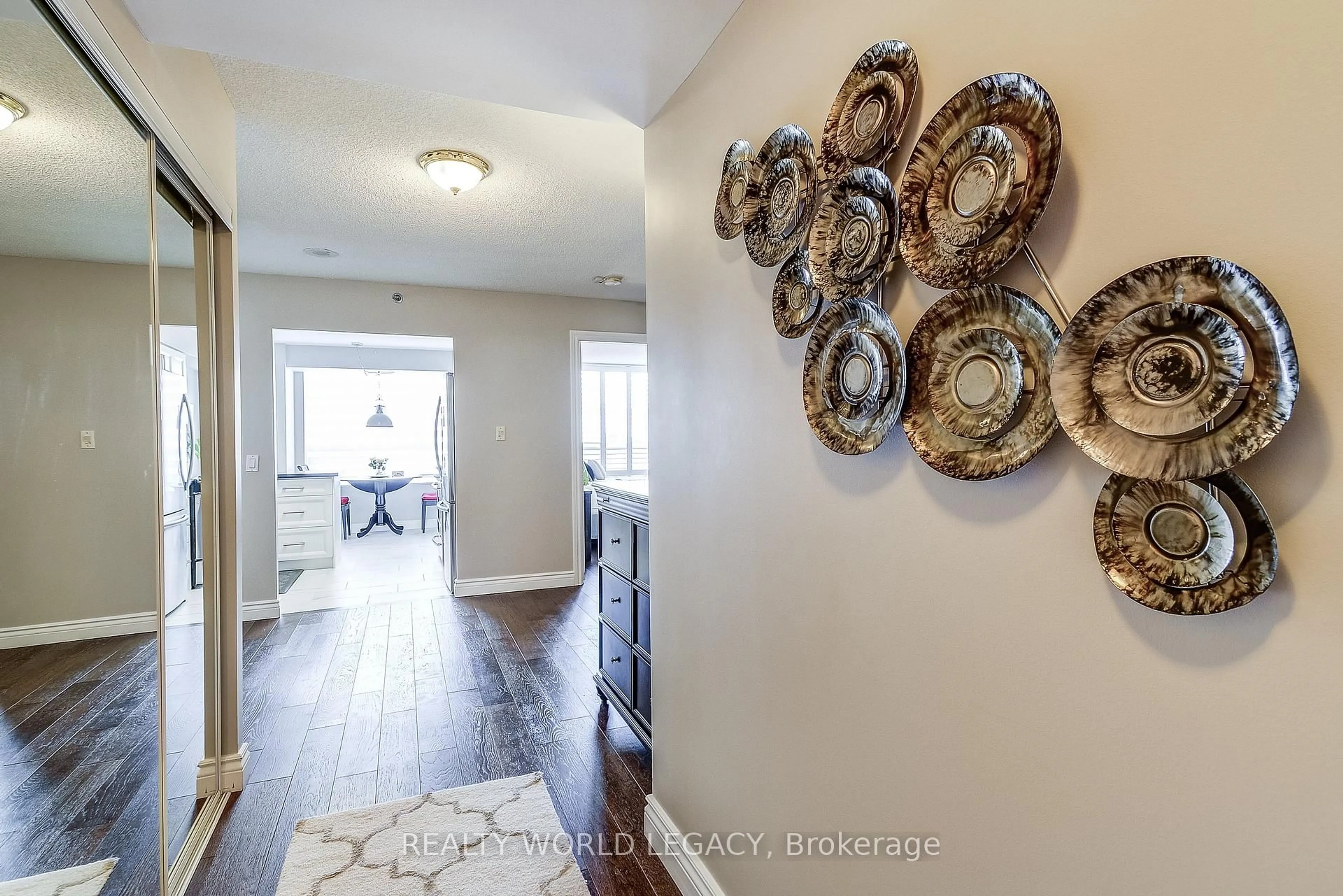 Indoor entryway for 100 Burloak Dr #1301, Burlington Ontario L7L 6P6