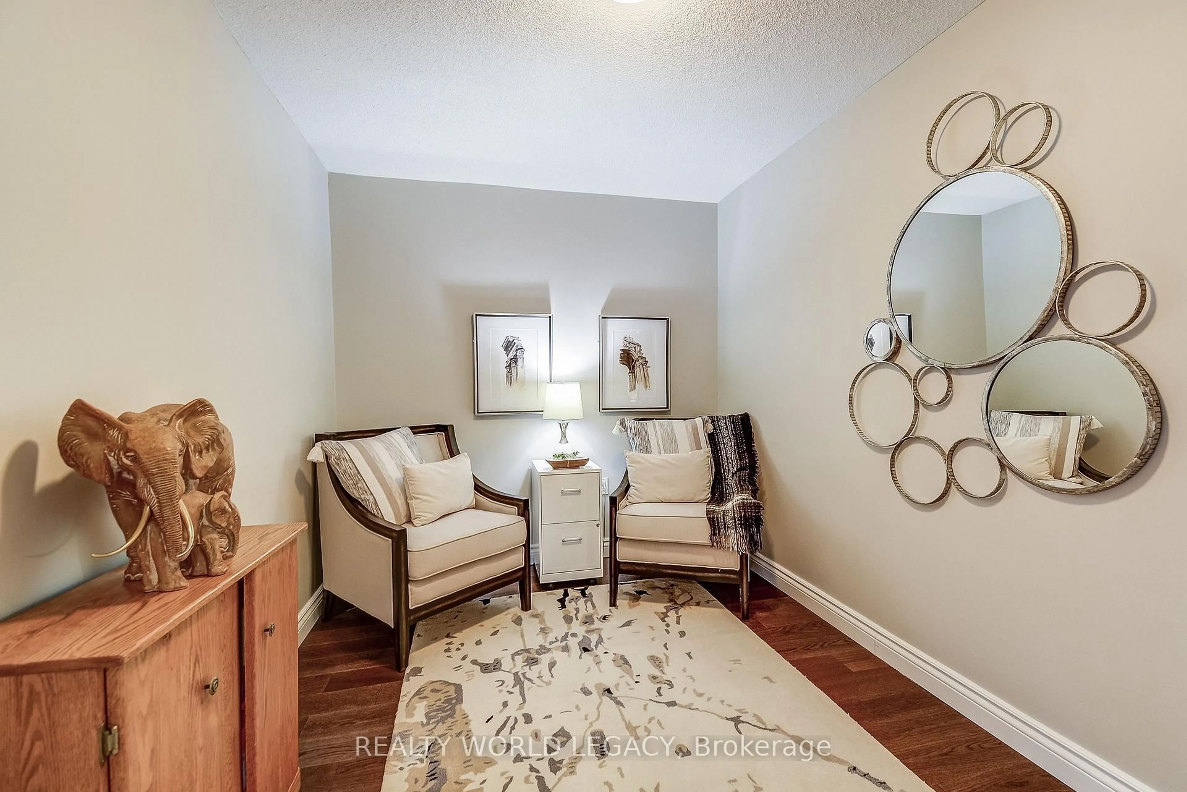 Living room with furniture, unknown for 100 Burloak Dr #1301, Burlington Ontario L7L 6P6