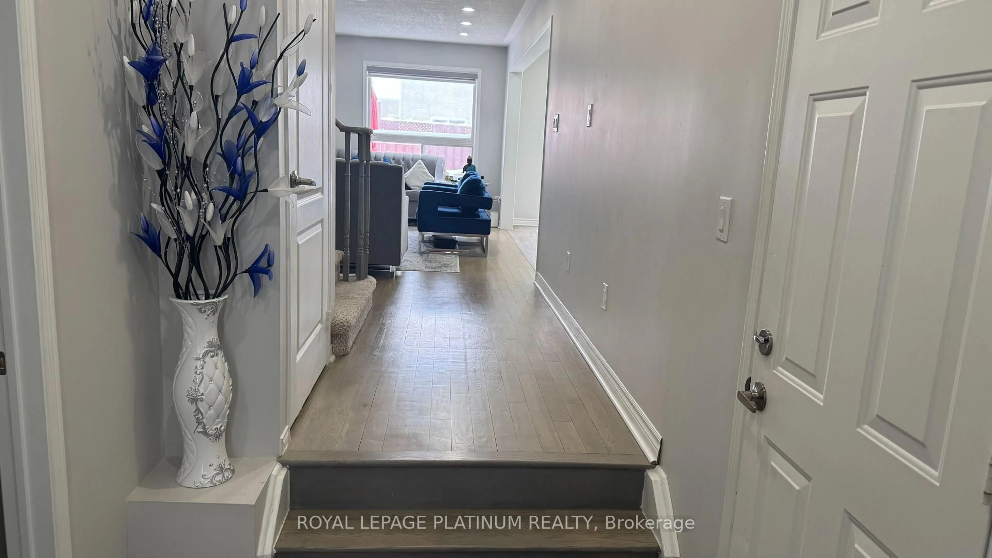 Indoor entryway for 22 Rivermere Crt, Brampton Ontario L7A 1R4