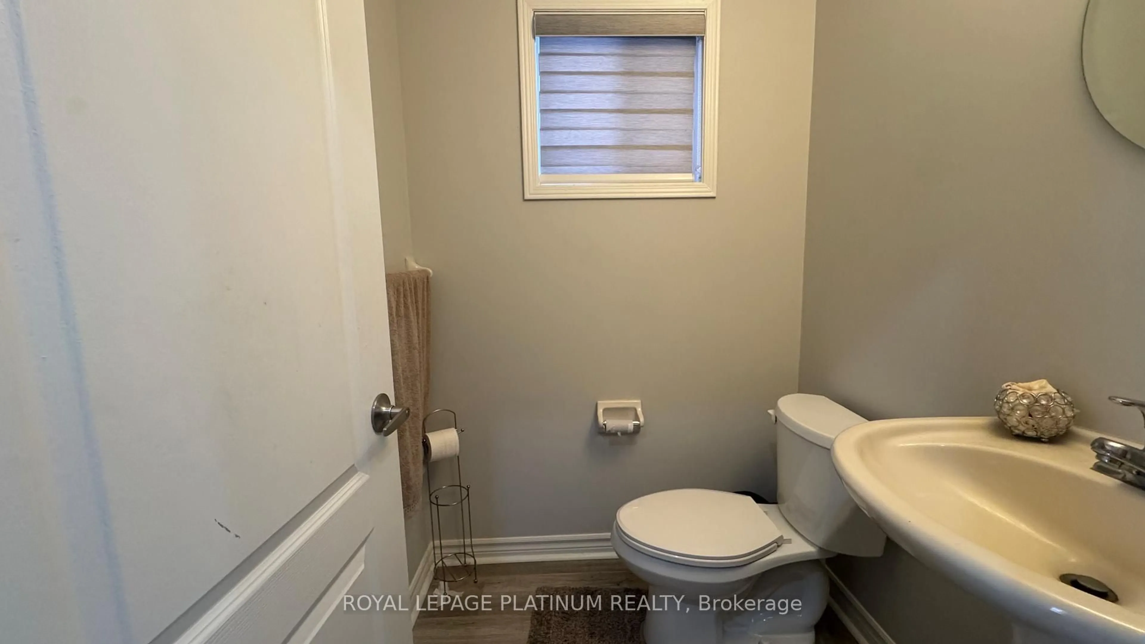 Standard bathroom, unknown for 22 Rivermere Crt, Brampton Ontario L7A 1R4