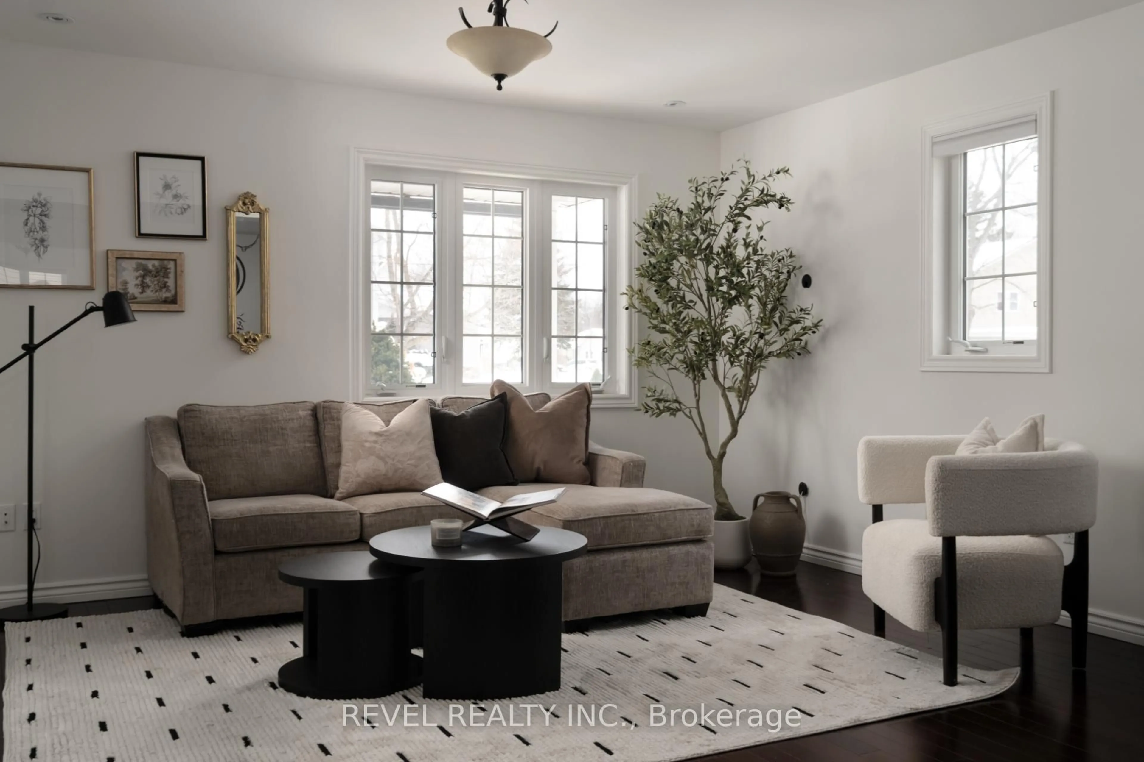 Living room with furniture, unknown for 104 Charles St, Halton Hills Ontario L7G 2M9