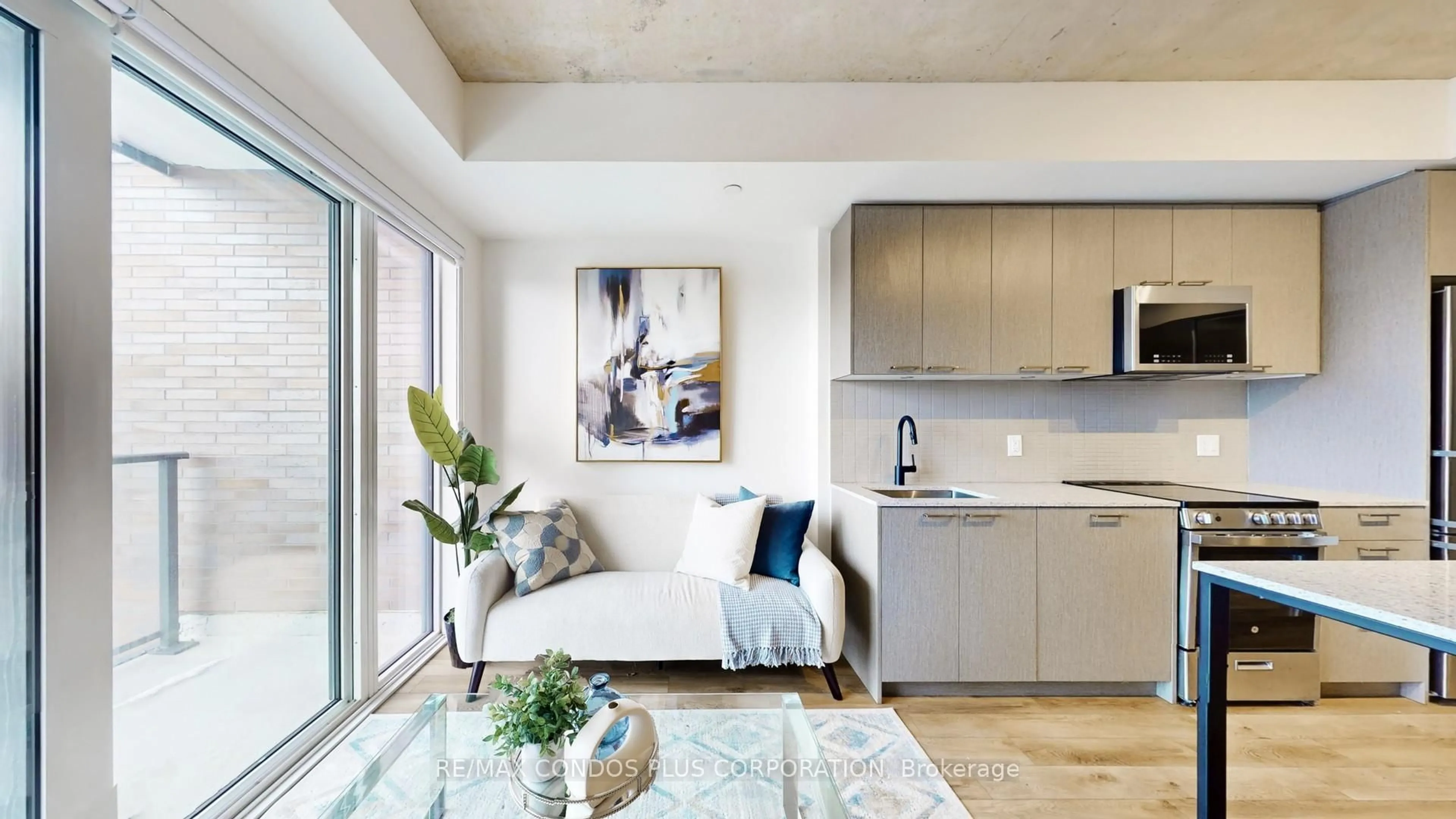 Unknown for 1808 St Clair Ave #402, Toronto Ontario M6N 0C1