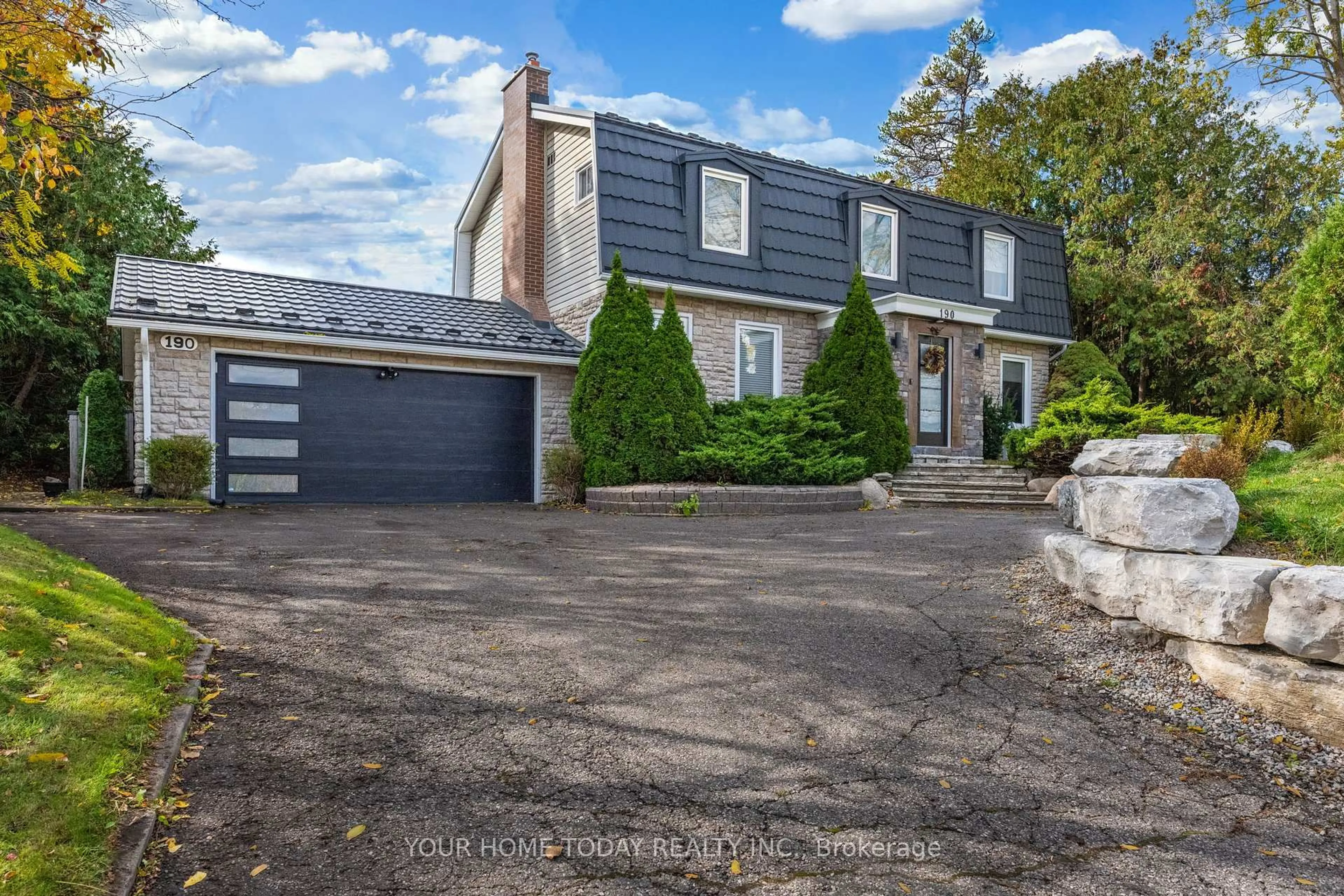 A pic from outside/outdoor area/front of a property/back of a property/a pic from drone, street for 190 Main St, Halton Hills Ontario L7G 3E9