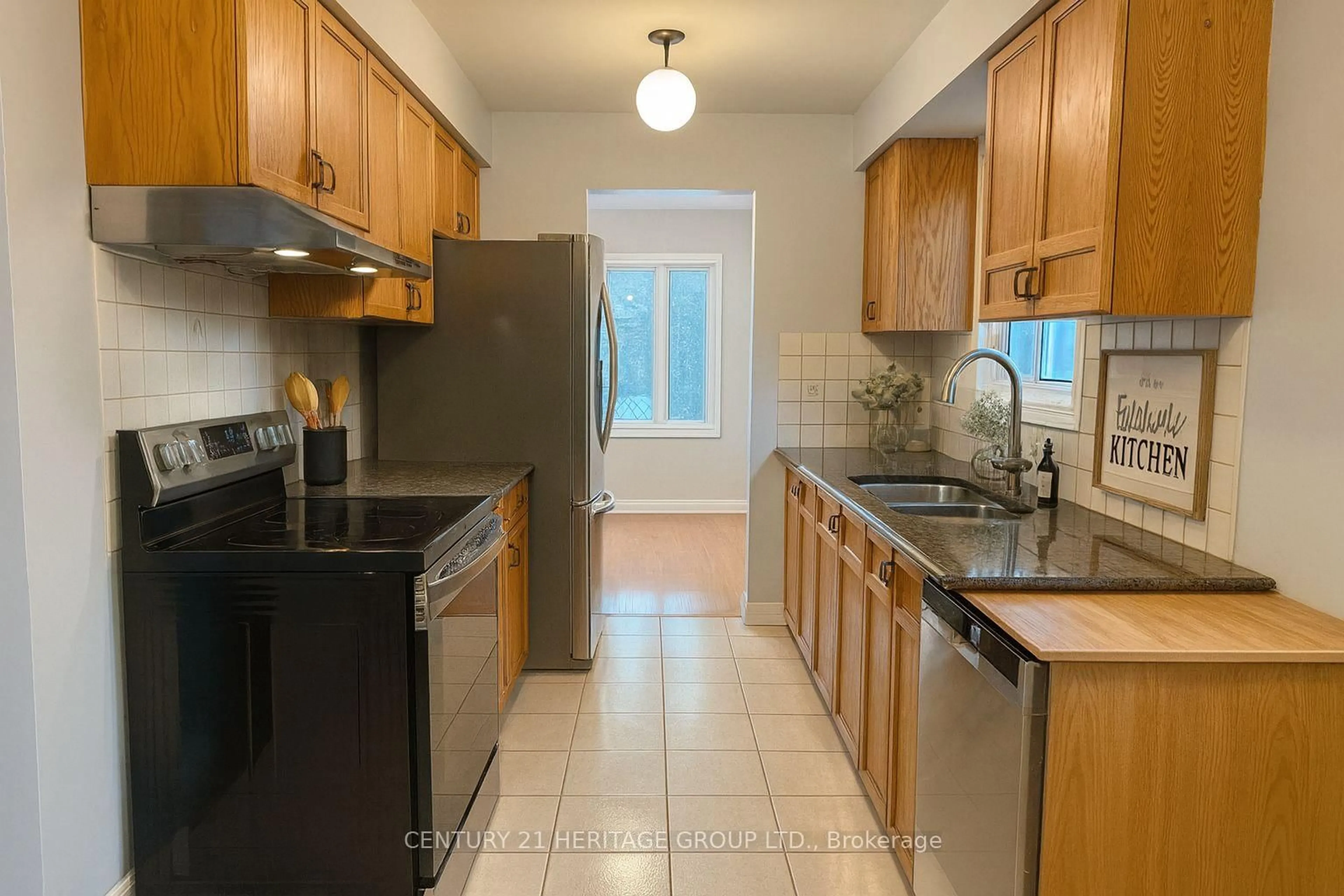 Standard kitchen, ceramic/tile floor for 9 Corona Gate, Brampton Ontario L6Y 3N4