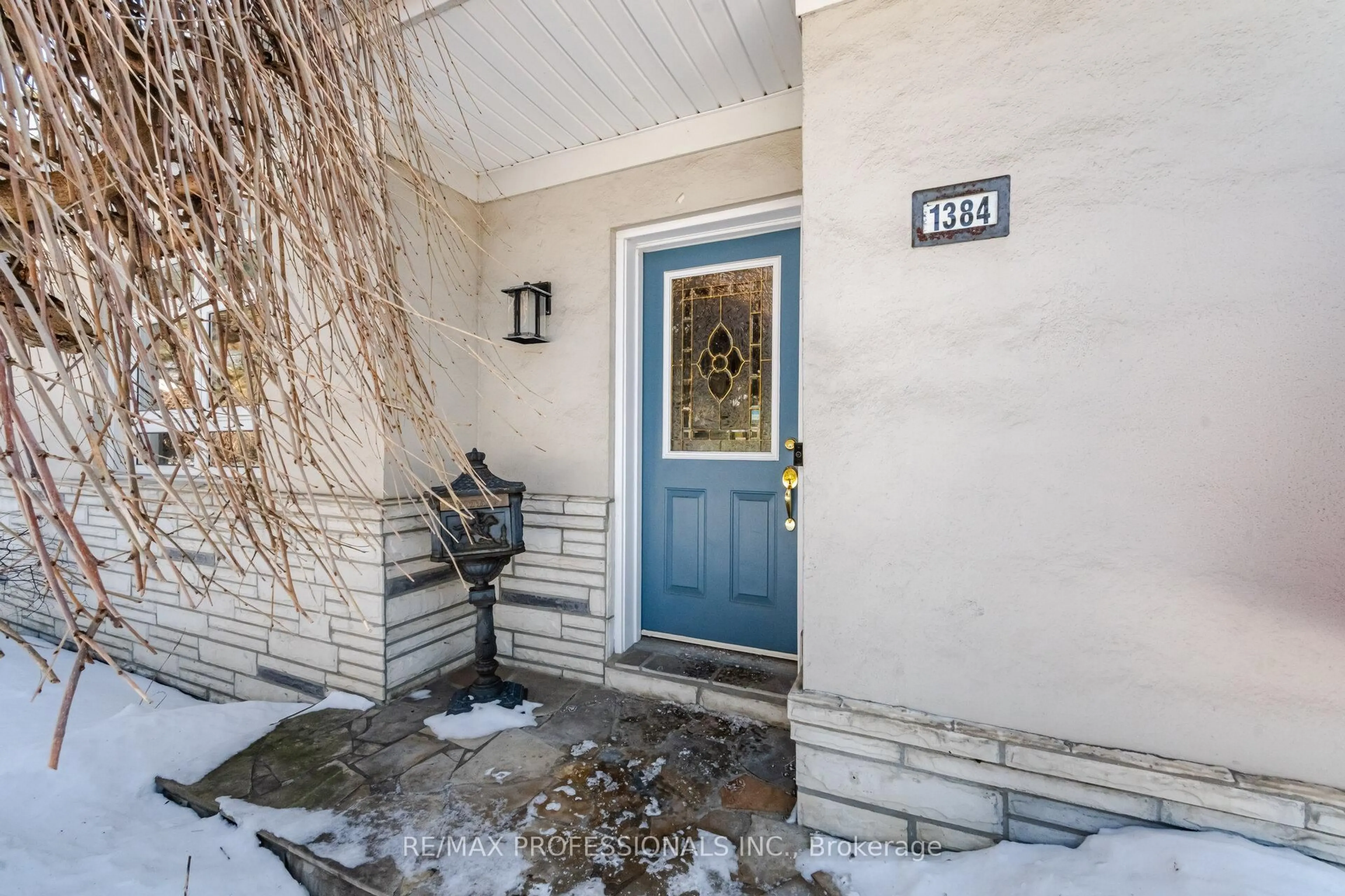 Indoor entryway for 1384 Rometown Dr, Mississauga Ontario L5E 2T4