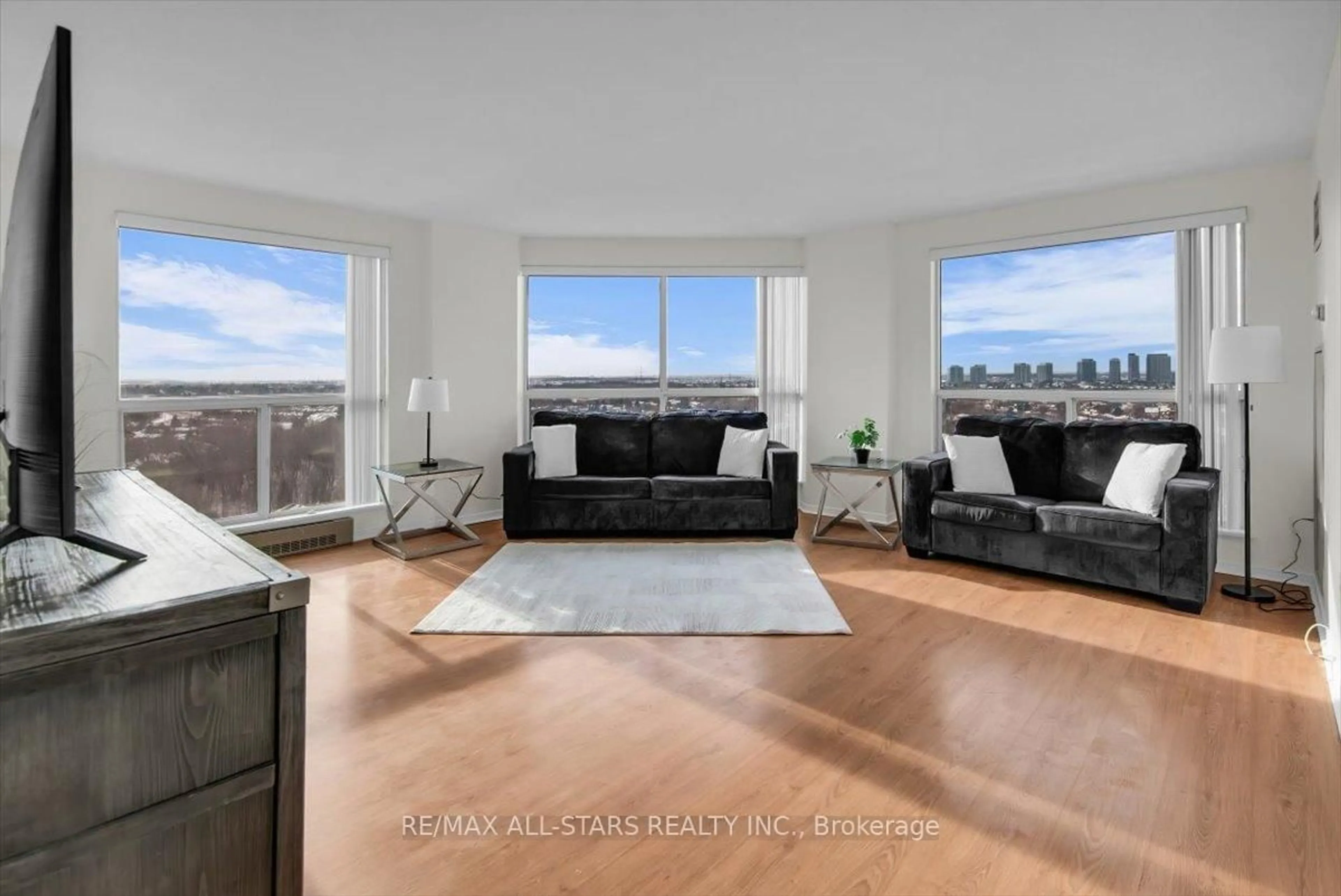 Living room with furniture, unknown for 2155 Burnhamthorpe Rd #1809, Mississauga Ontario L5L 5P4