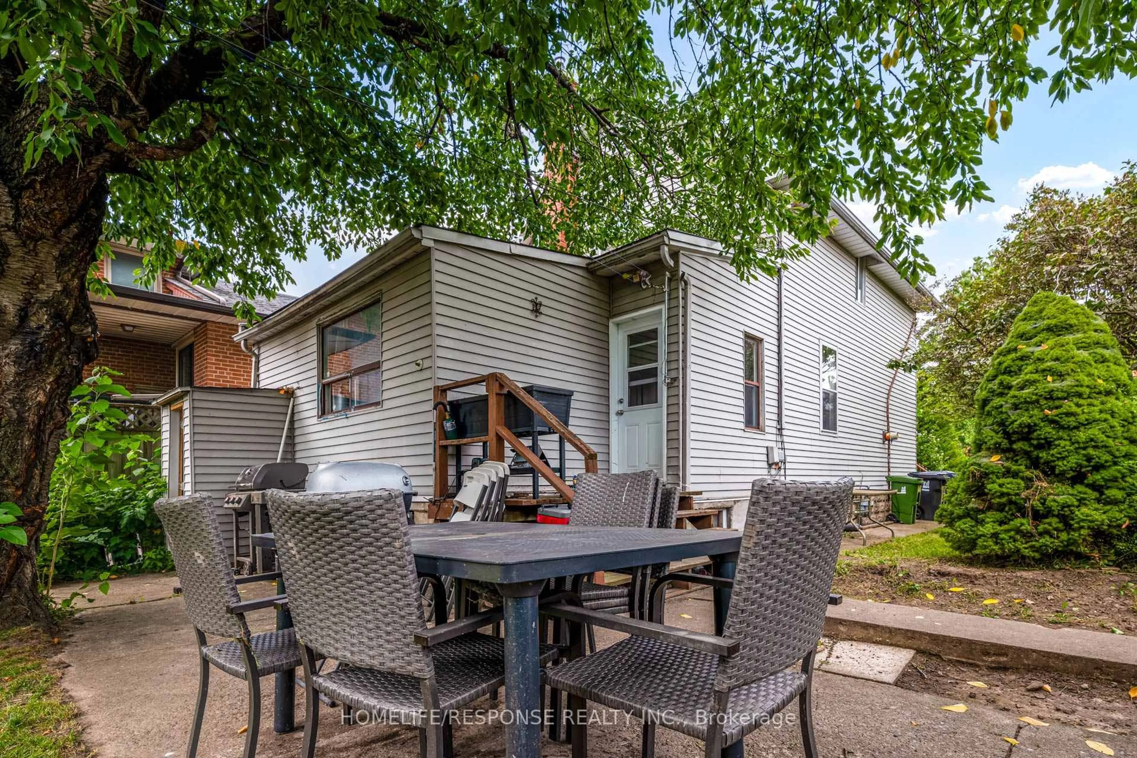 Patio, street for 139 Hay Ave, Toronto Ontario M8Z 1G3