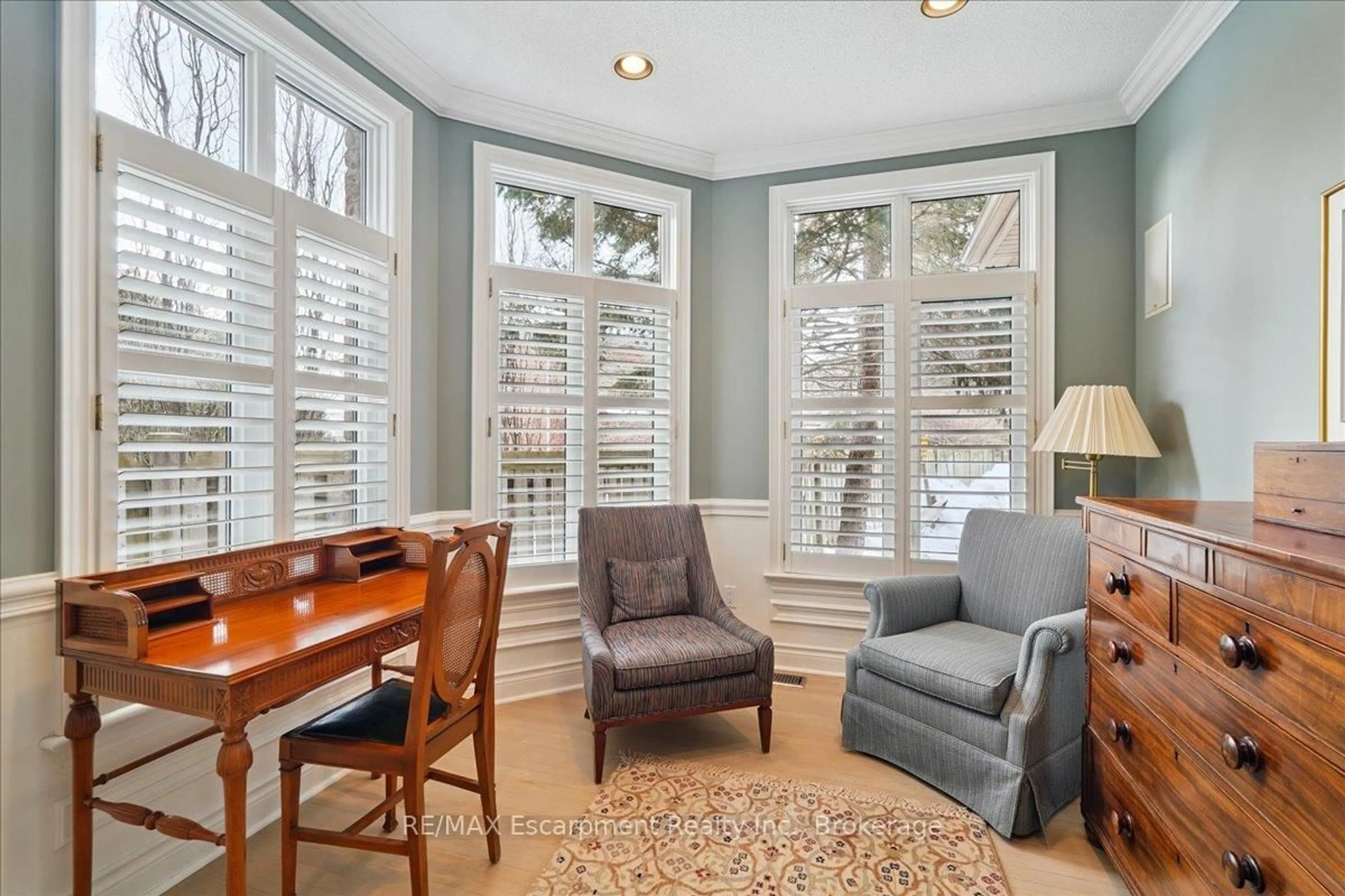 Living room with furniture, unknown for 2303 Hill Ridge Crt #16, Oakville Ontario L6M 3N3