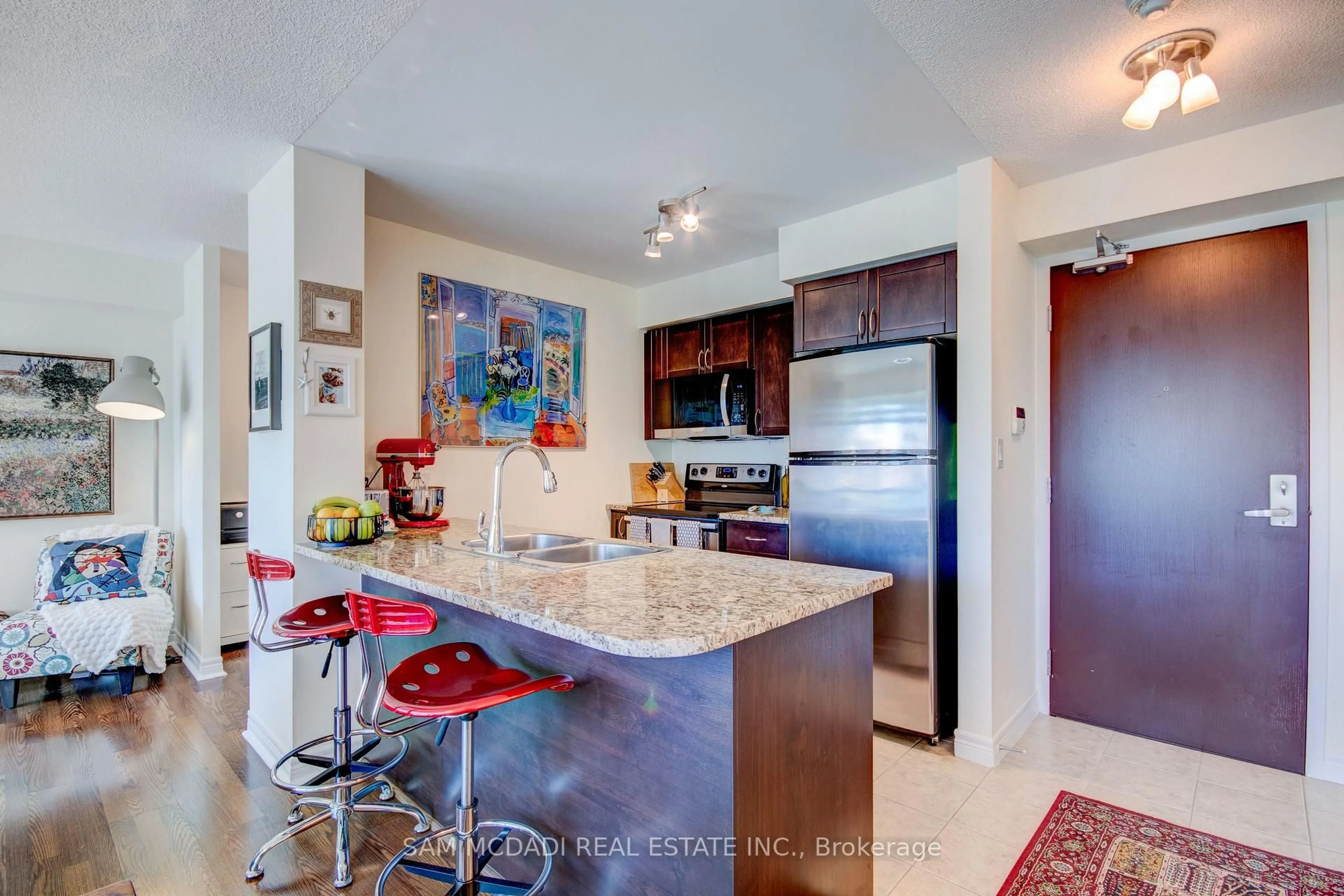 Open concept kitchen, ceramic/tile floor for 208 Enfield Pl #2205, Mississauga Ontario L5B 0G8