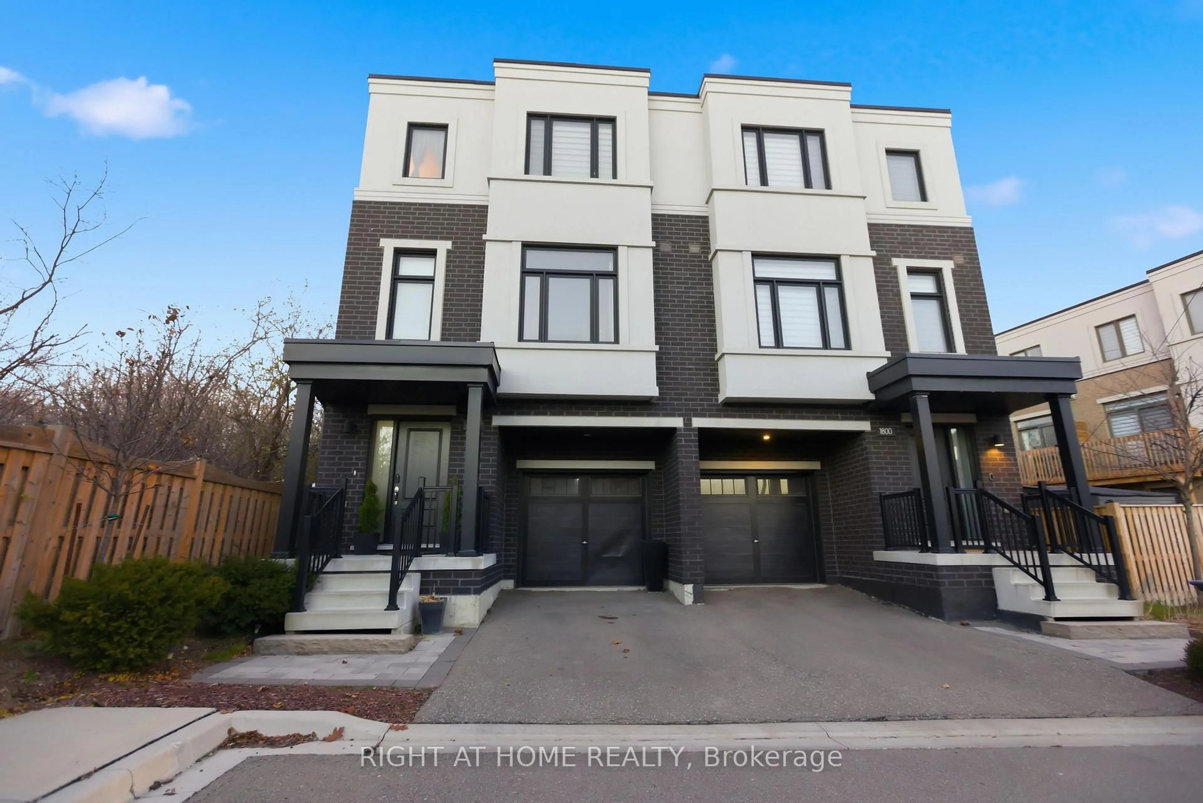 Home with brick exterior material, street for 1802 Mitoff Pl, Mississauga Ontario L4W 0E8