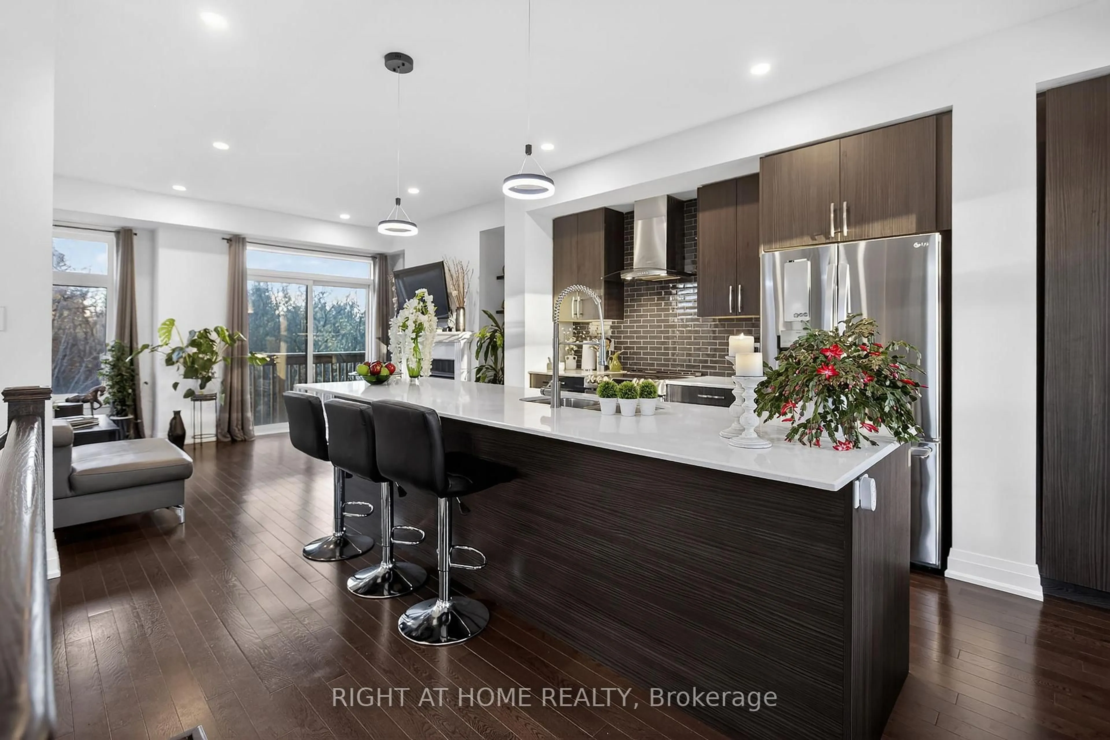 Open concept kitchen, unknown for 1802 Mitoff Pl, Mississauga Ontario L4W 0E8