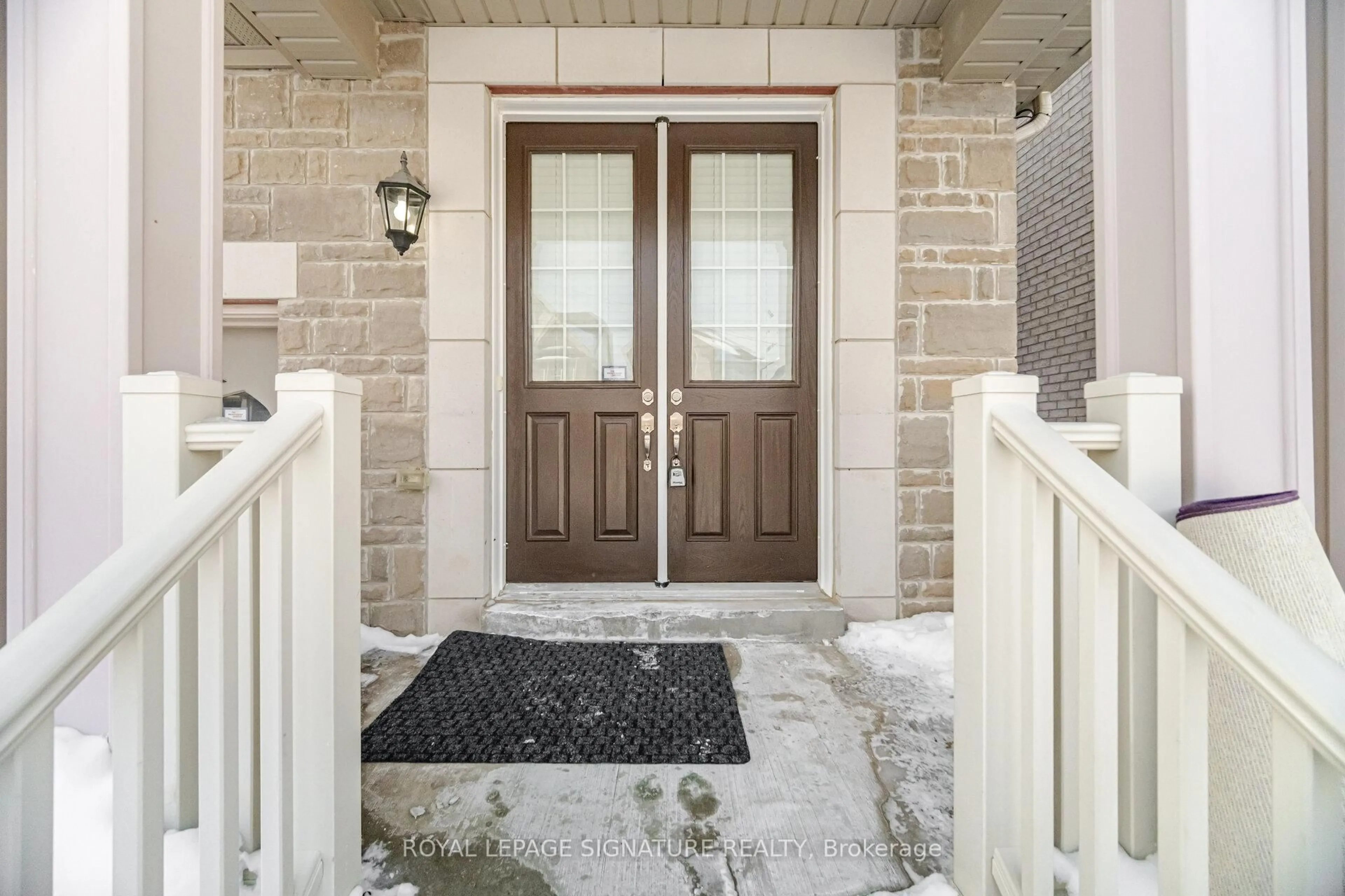 Indoor entryway for 44 Rangemore Rd, Brampton Ontario L7A 4V8