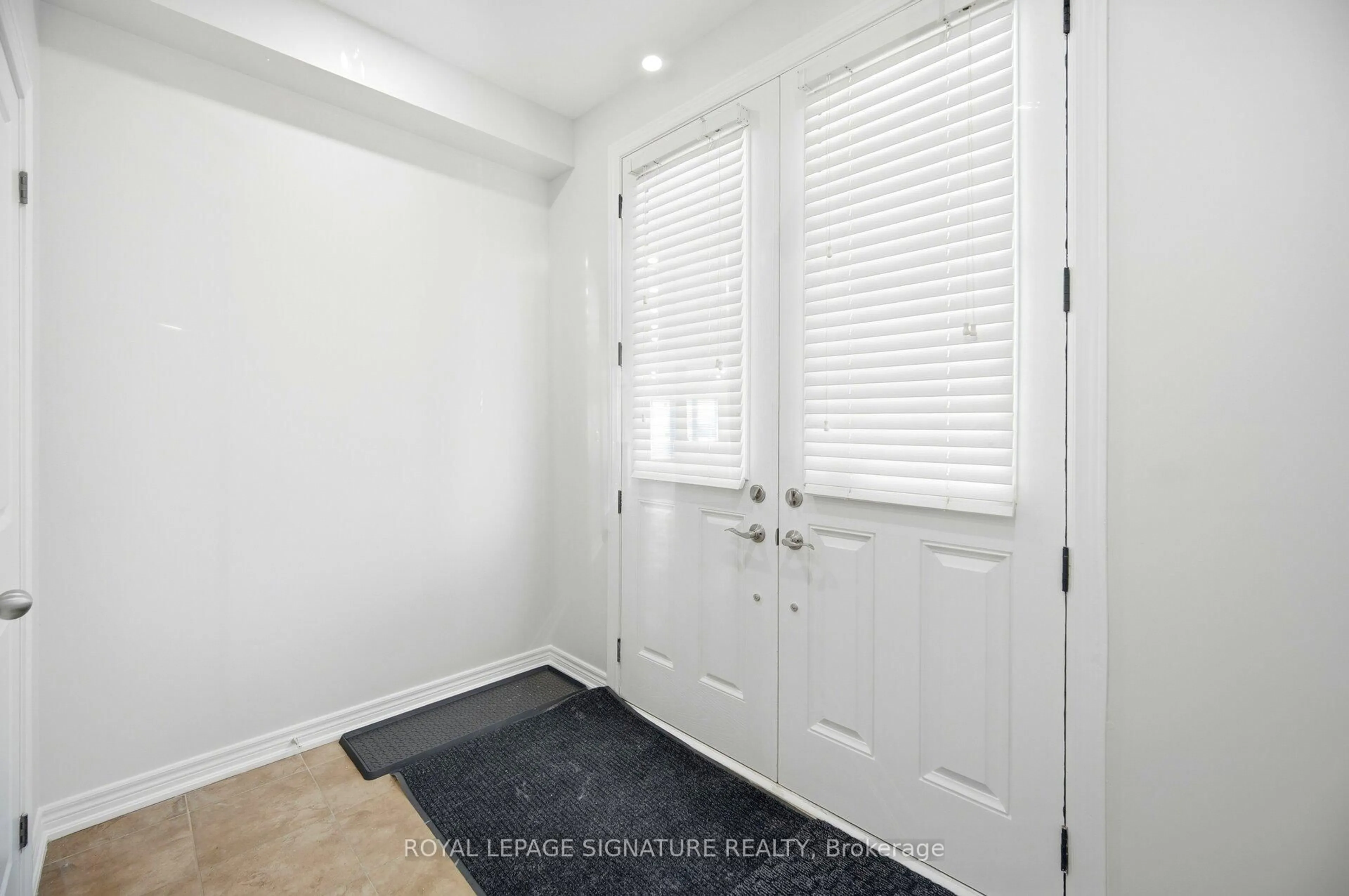 Indoor entryway for 44 Rangemore Rd, Brampton Ontario L7A 4V8