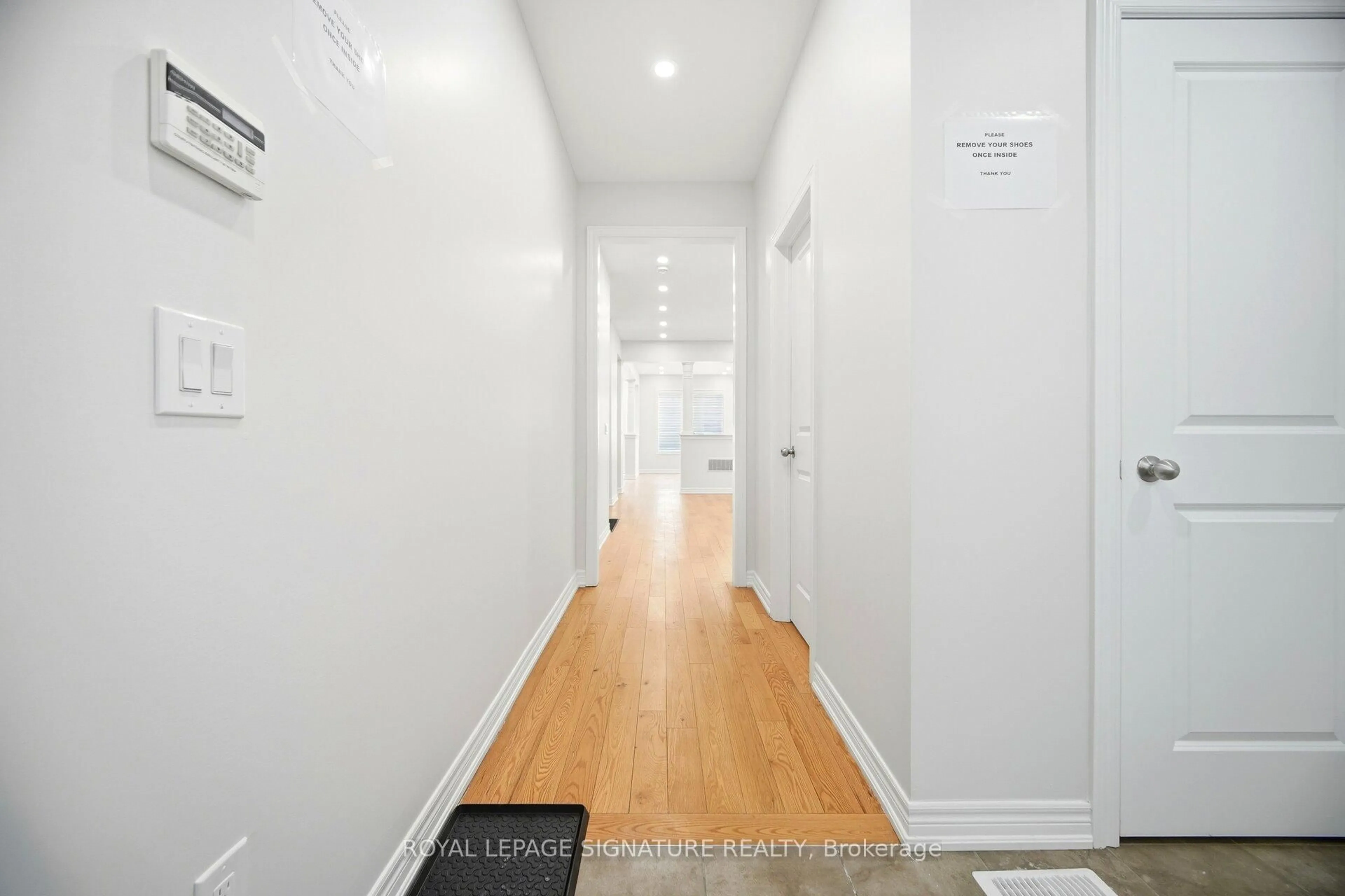 Indoor entryway for 44 Rangemore Rd, Brampton Ontario L7A 4V8